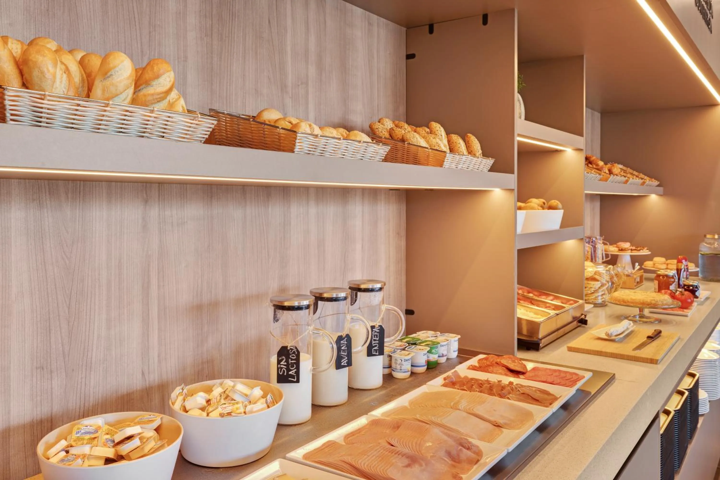 Buffet breakfast in B&B HOTEL Madrid Fuenlabrada Retail Park