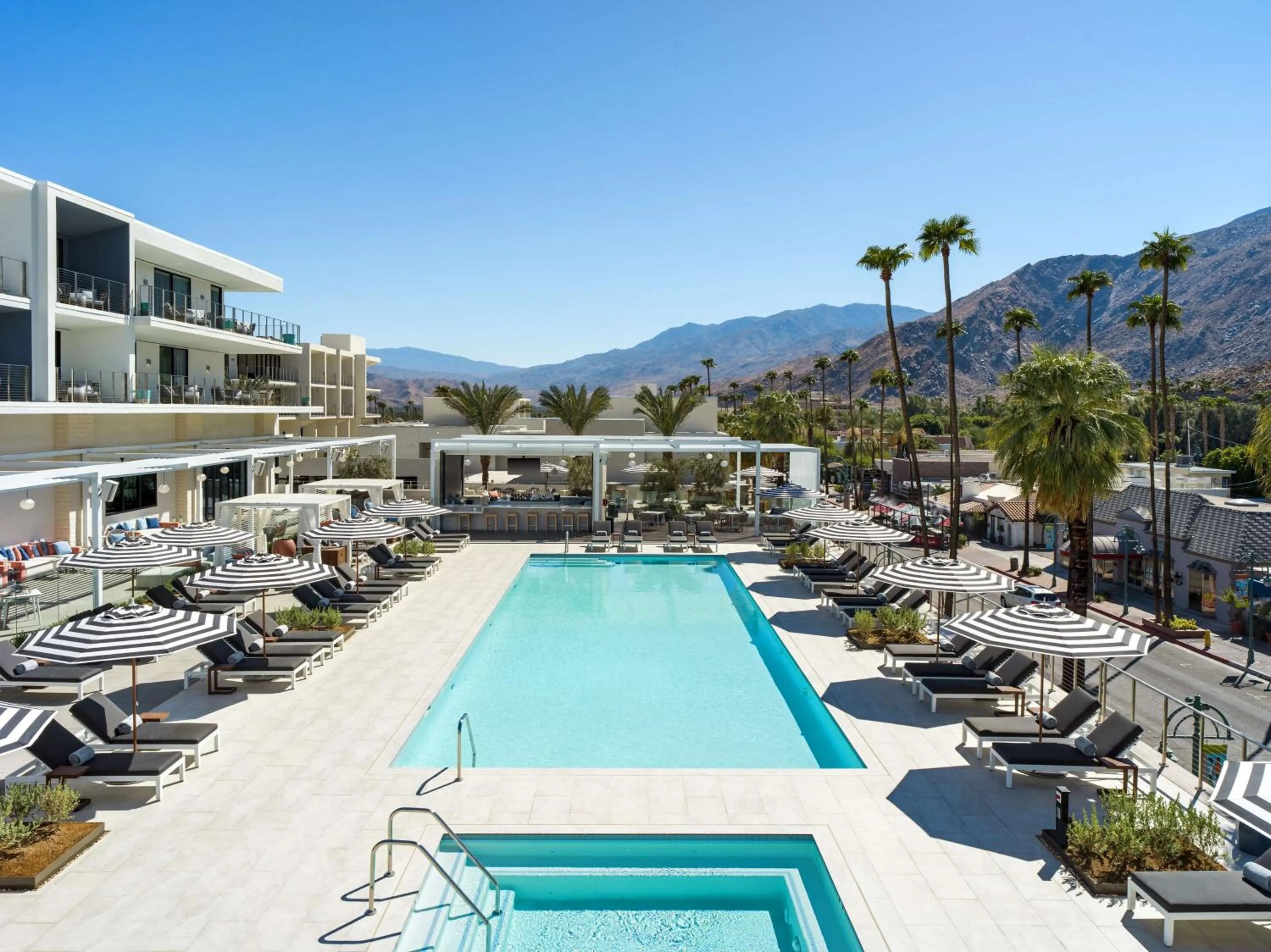Swimming pool in Thompson Palm Springs, By Hyatt