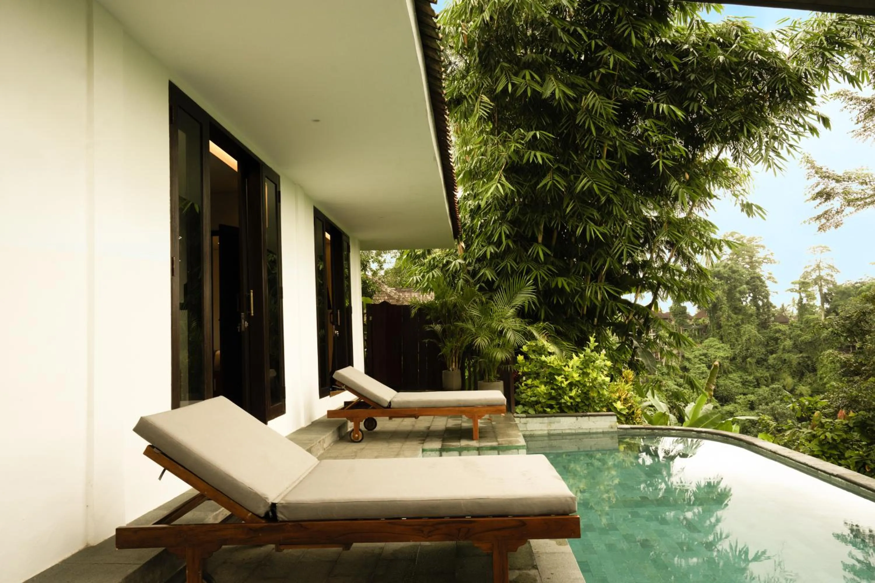 Swimming pool in Villa Leona Valley View by Nakula