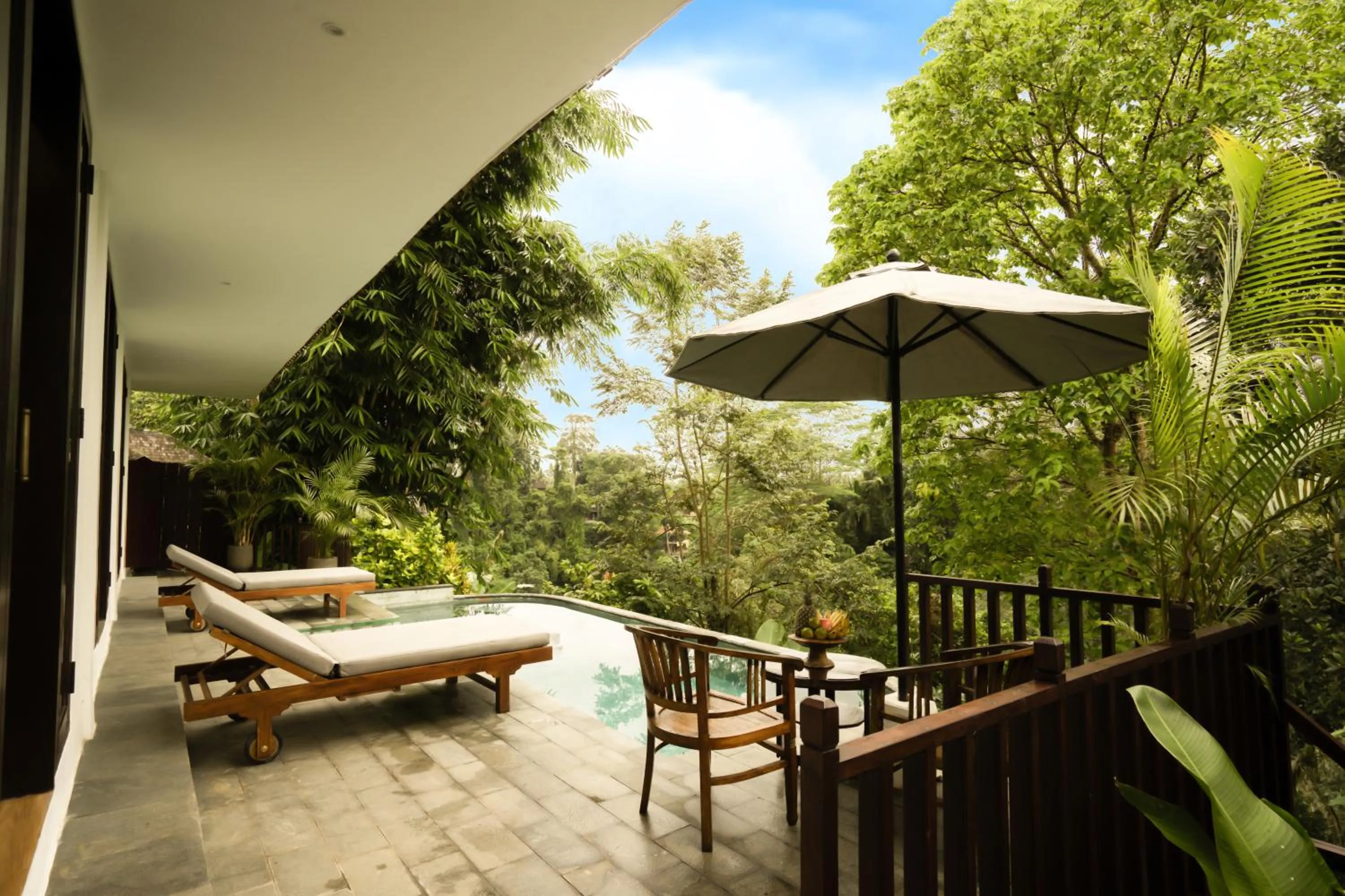 Swimming pool in Villa Leona Valley View by Nakula