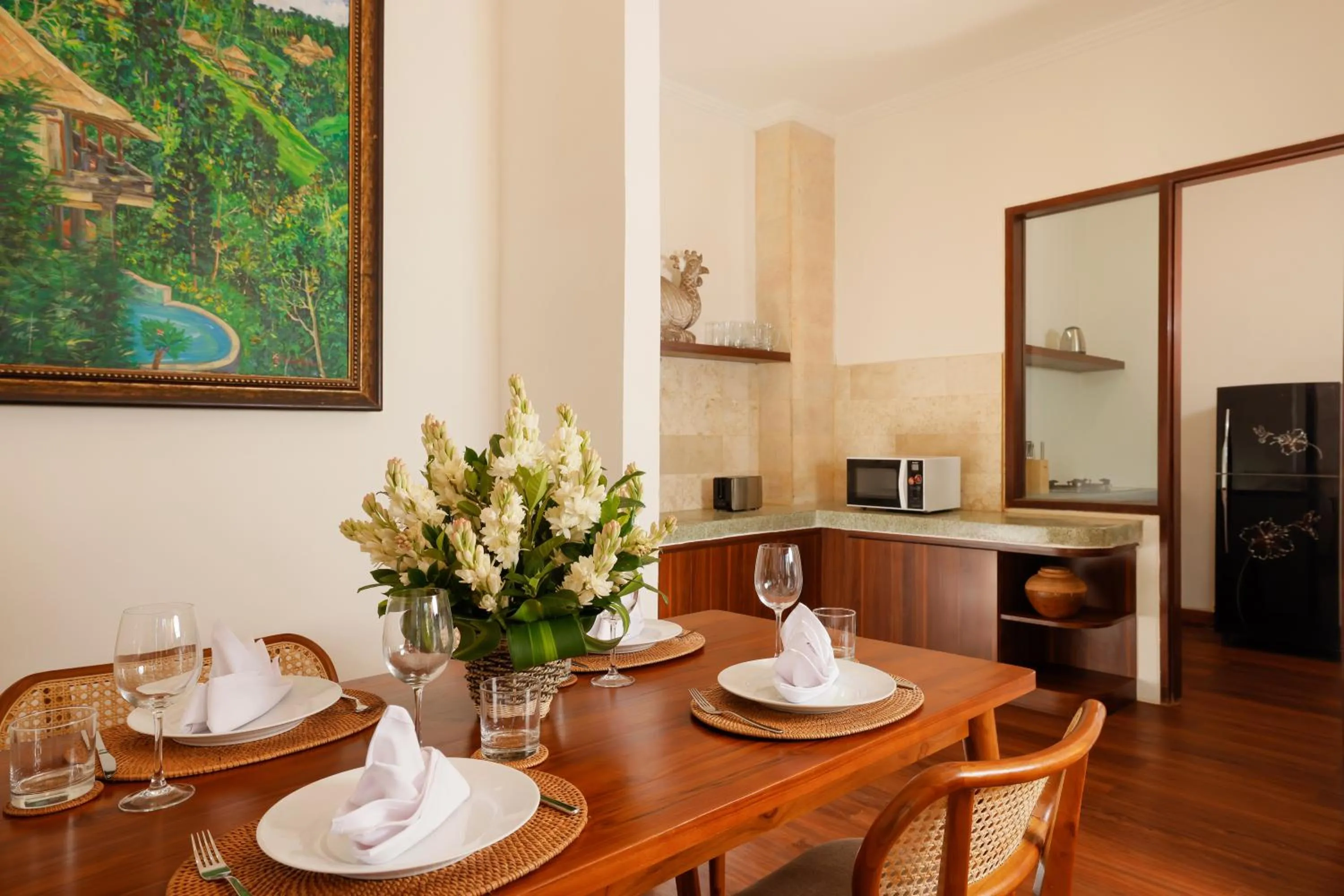 Dining area in Villa Leona Valley View by Nakula