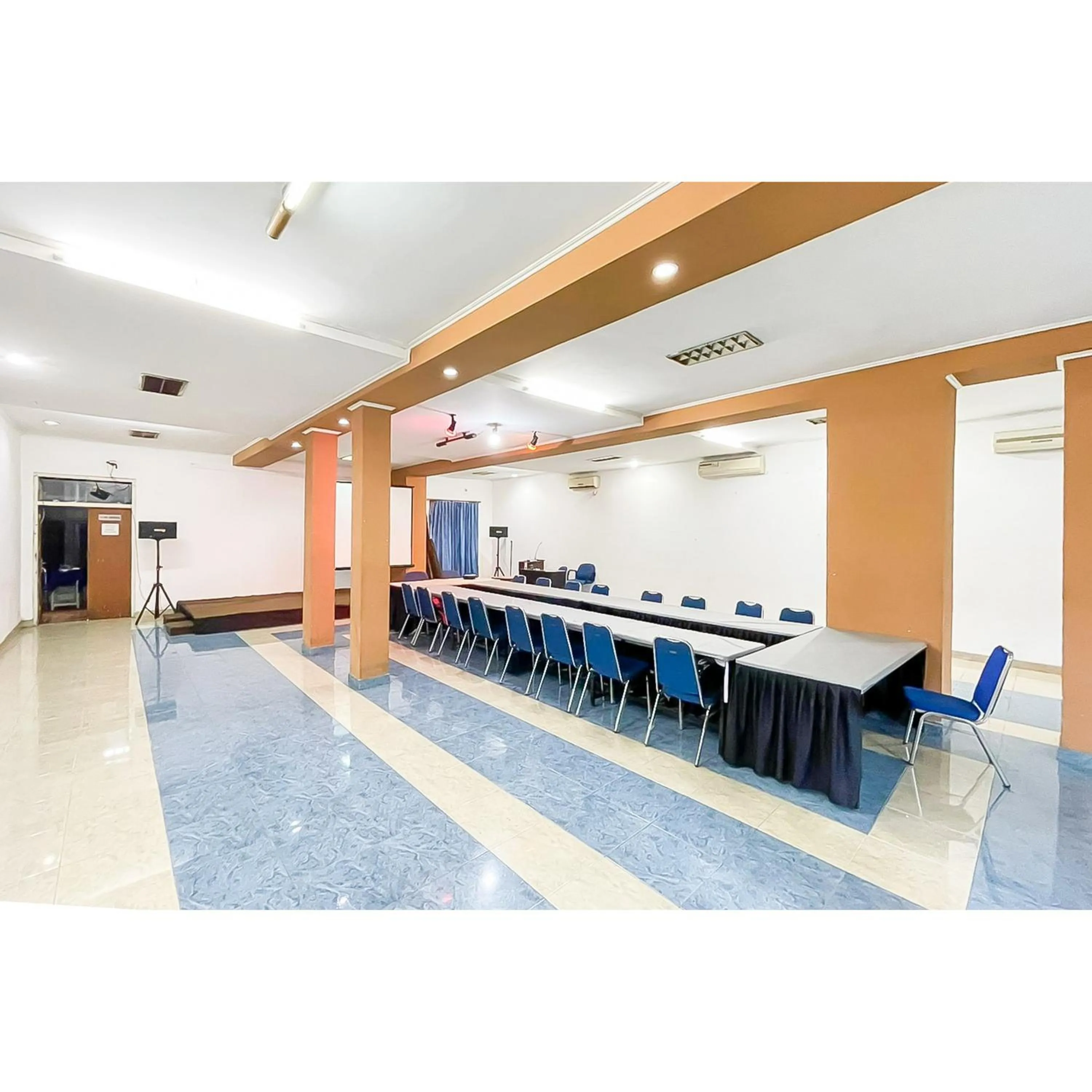 Meeting/conference room in Wisma PKBI Jabar Mitra RedDoorz