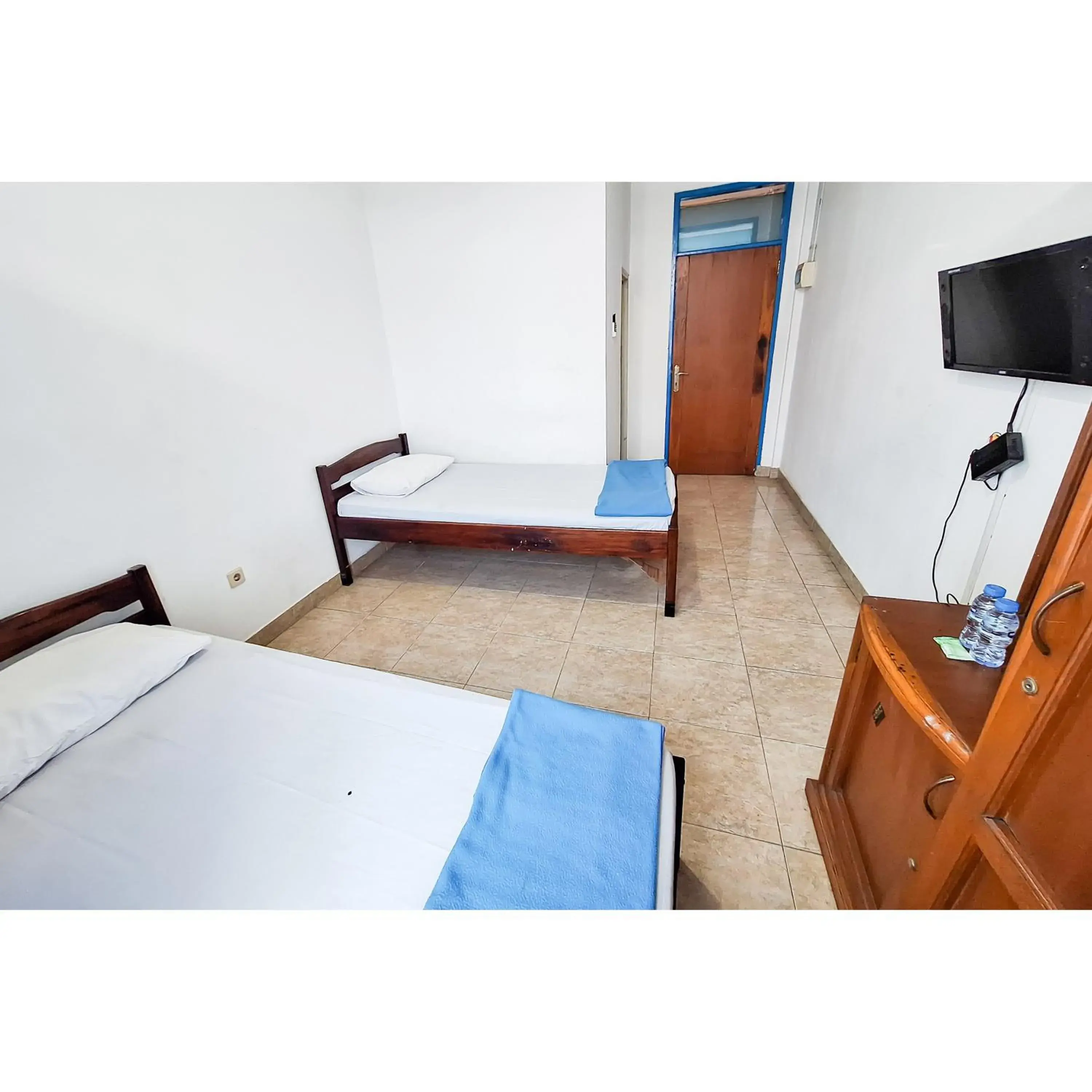 Standard Twin Room in Wisma PKBI Jabar Mitra RedDoorz Standard Twin Room in Wisma PKBI Jabar Mitra RedDoorz