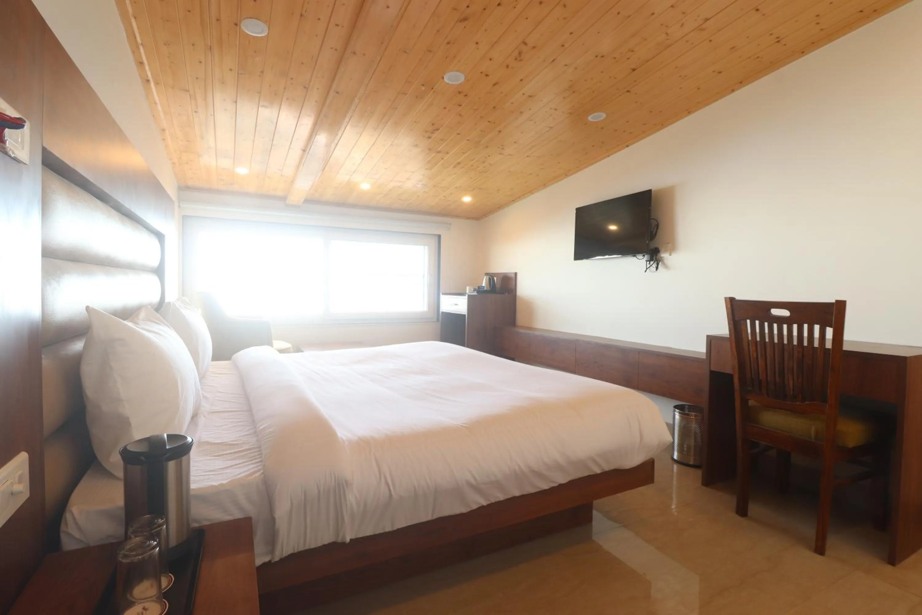 Bed in Hotel Mussoorie Heights