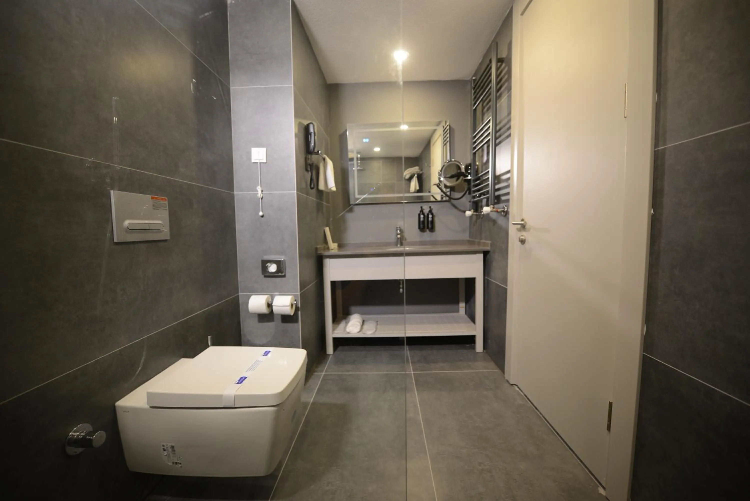 Toilet in Wyndham Garden Cambasi