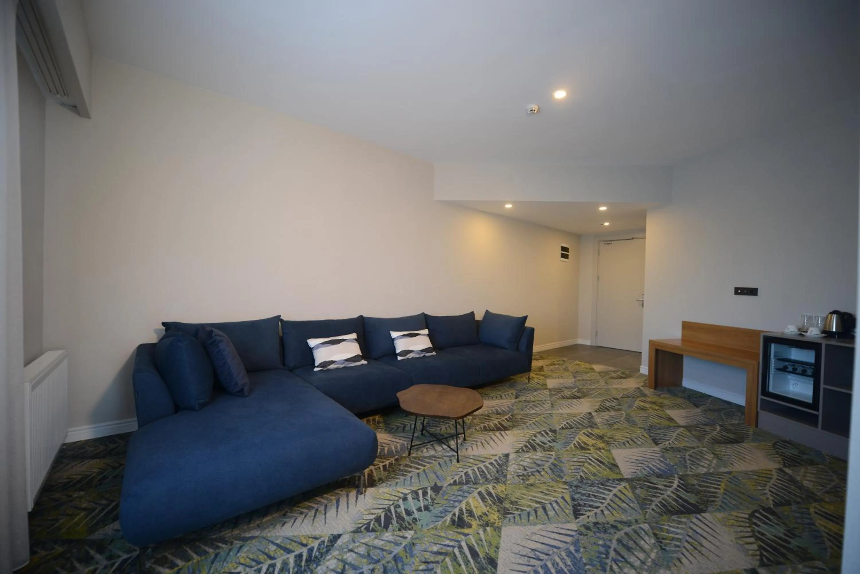 Communal lounge/ TV room in Wyndham Garden Cambasi