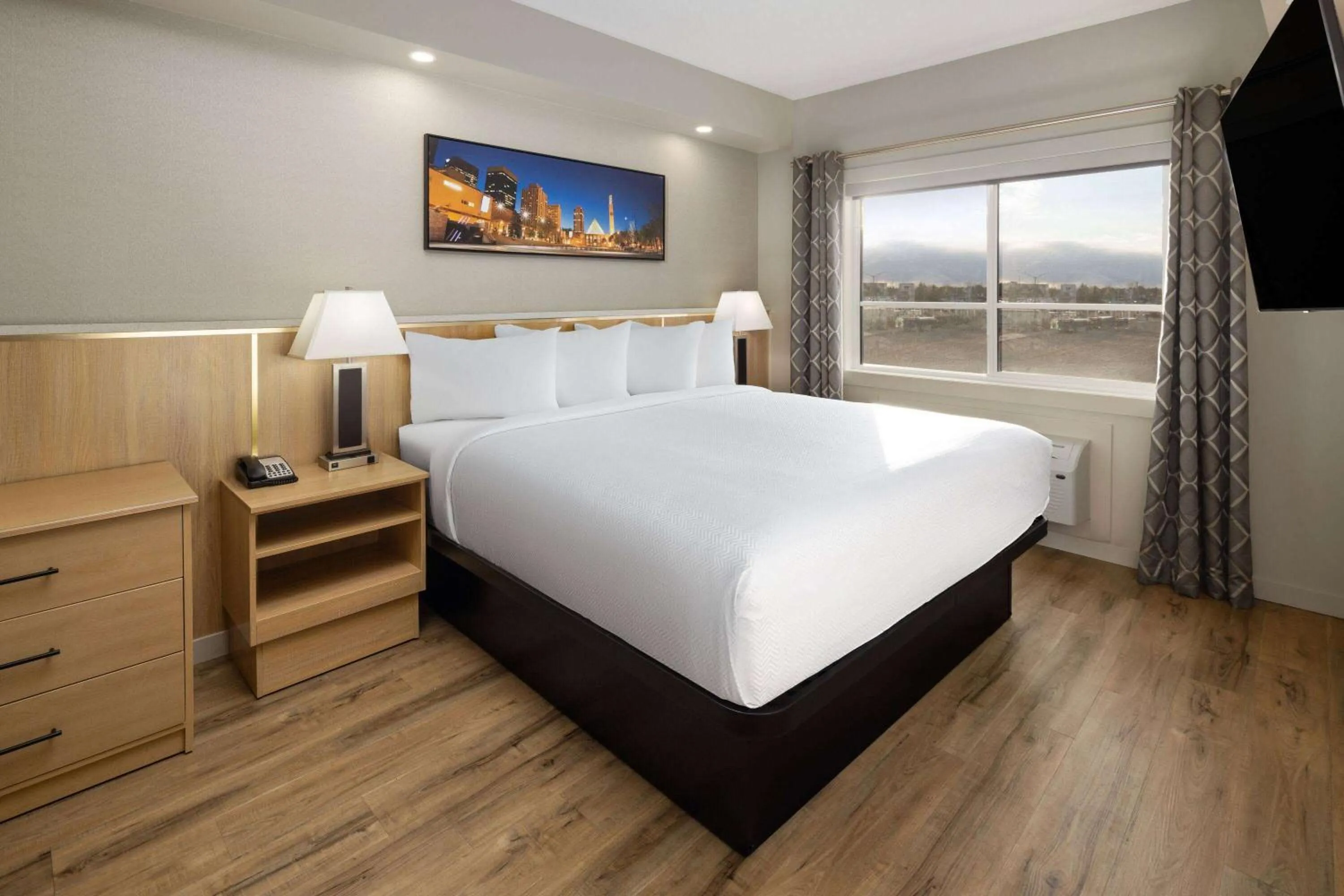 Photo of the whole room, Bed in Baymont by Wyndham West Edmonton