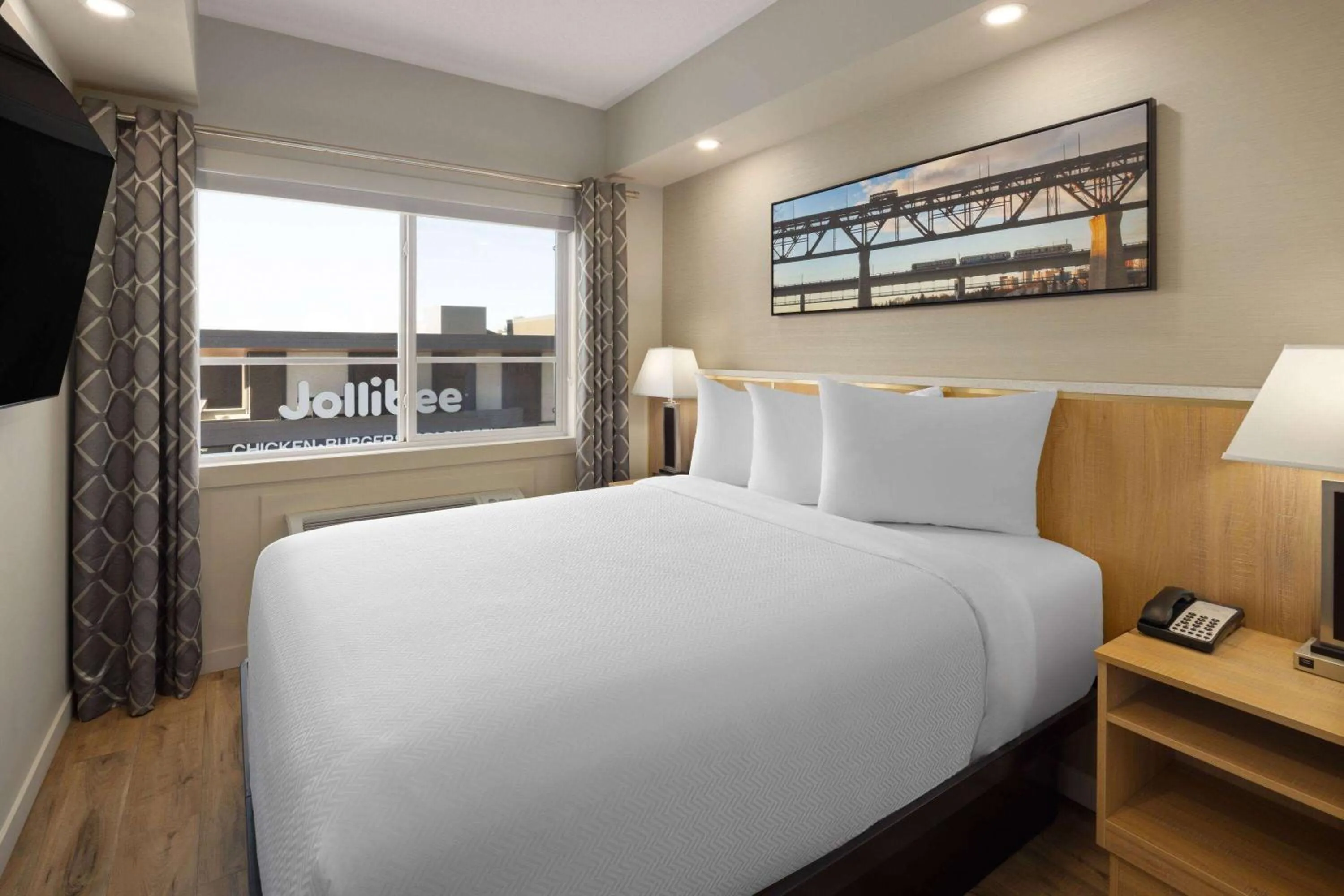 Photo of the whole room, Bed in Baymont by Wyndham West Edmonton