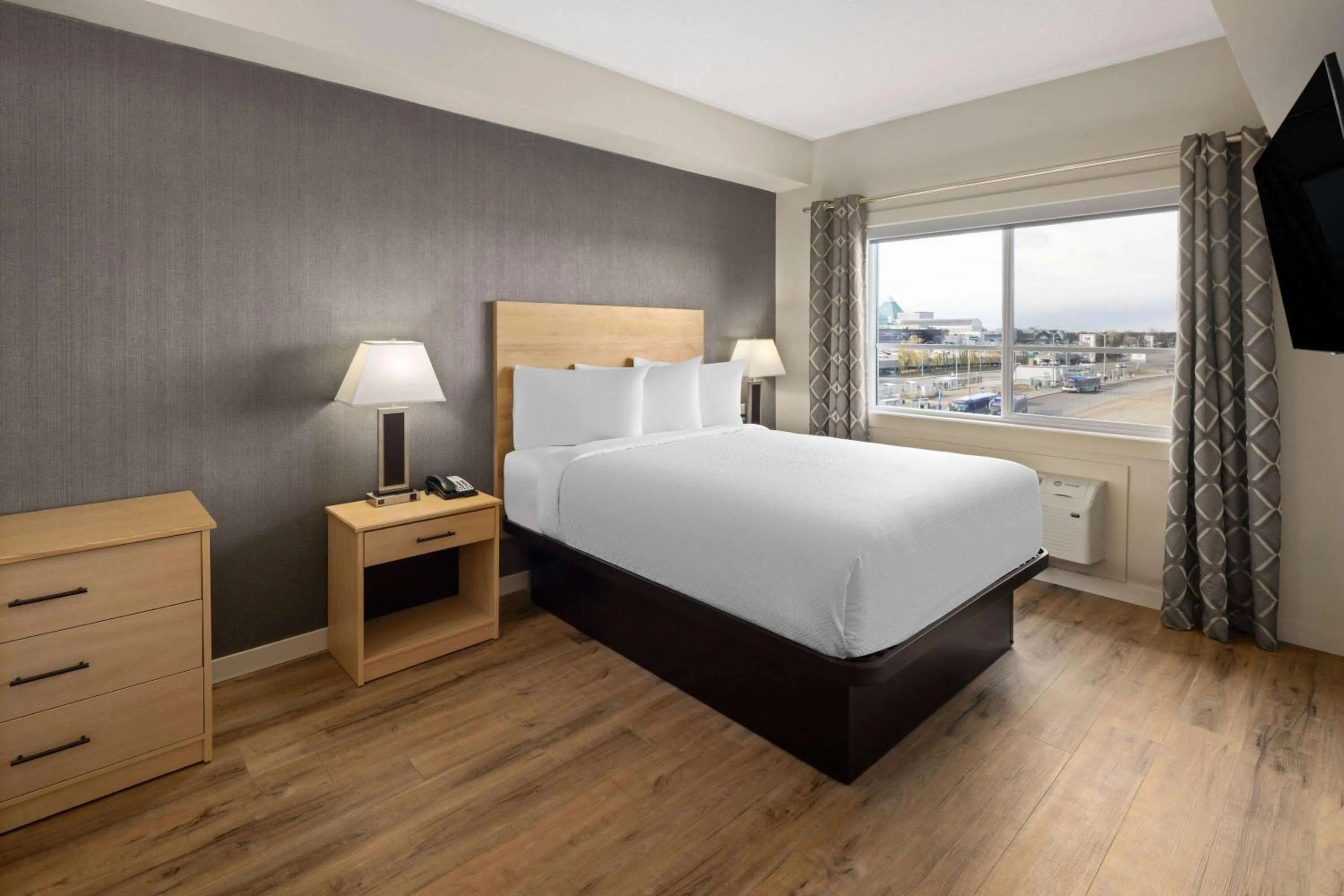 Photo of the whole room, Bed in Baymont by Wyndham West Edmonton