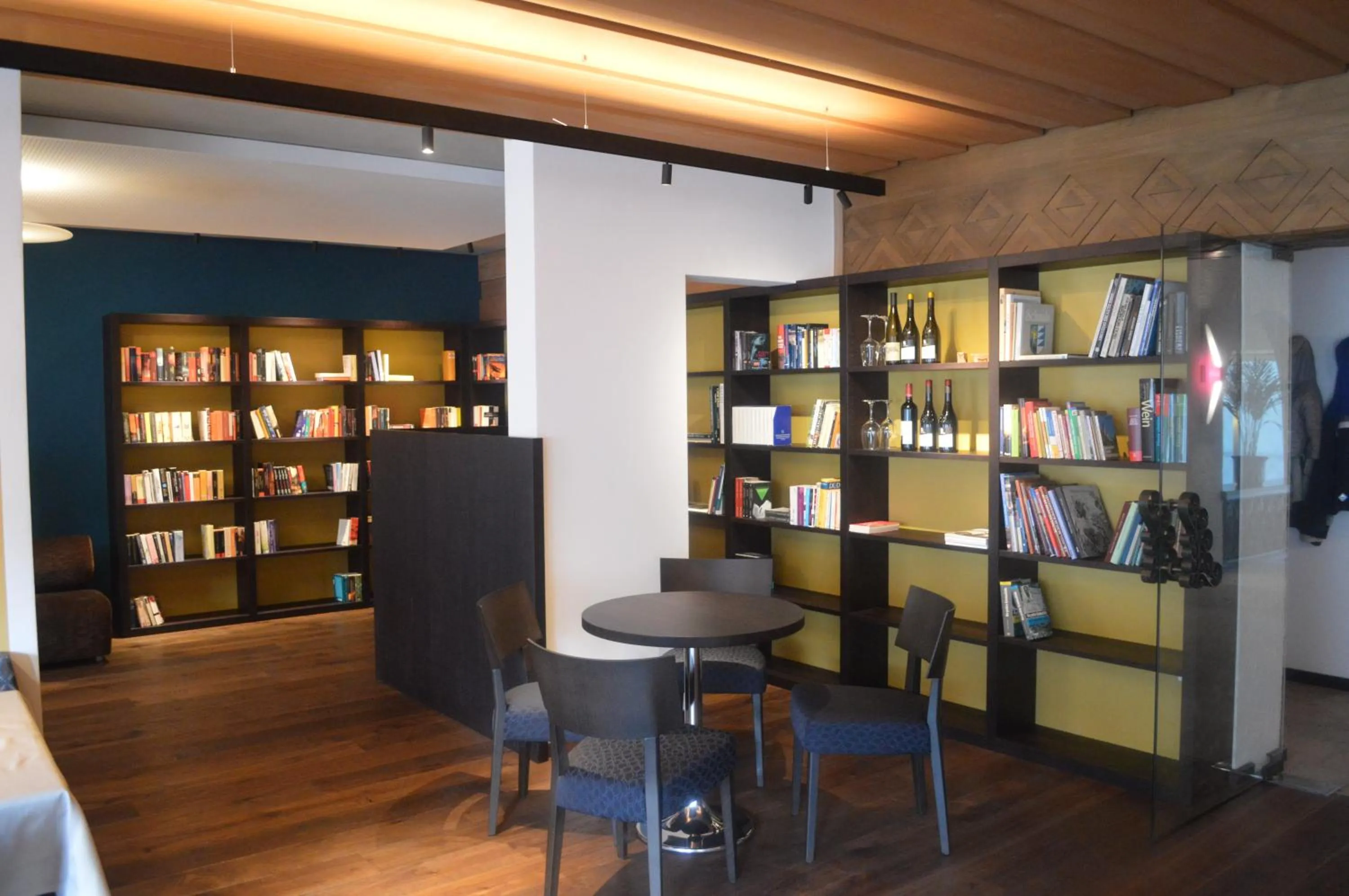 Library in Hotel Weingarten