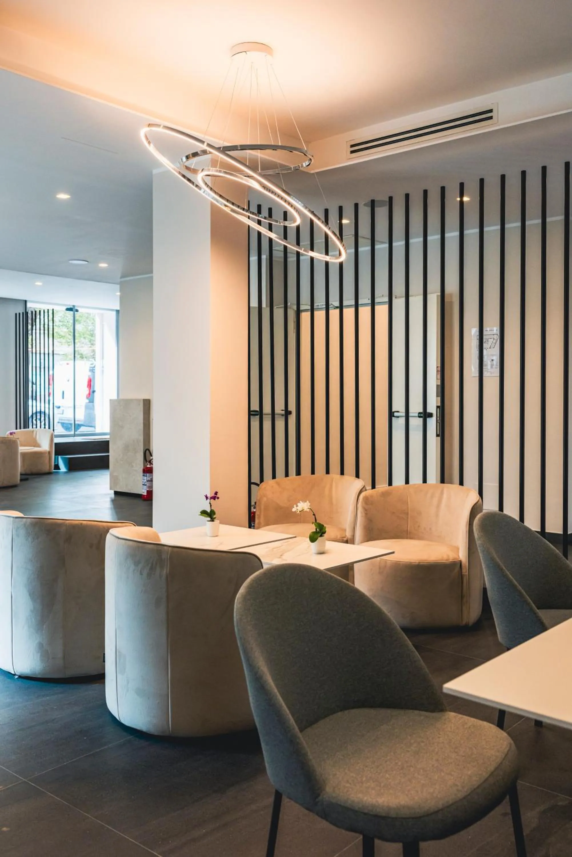 J Maluni City Hotel