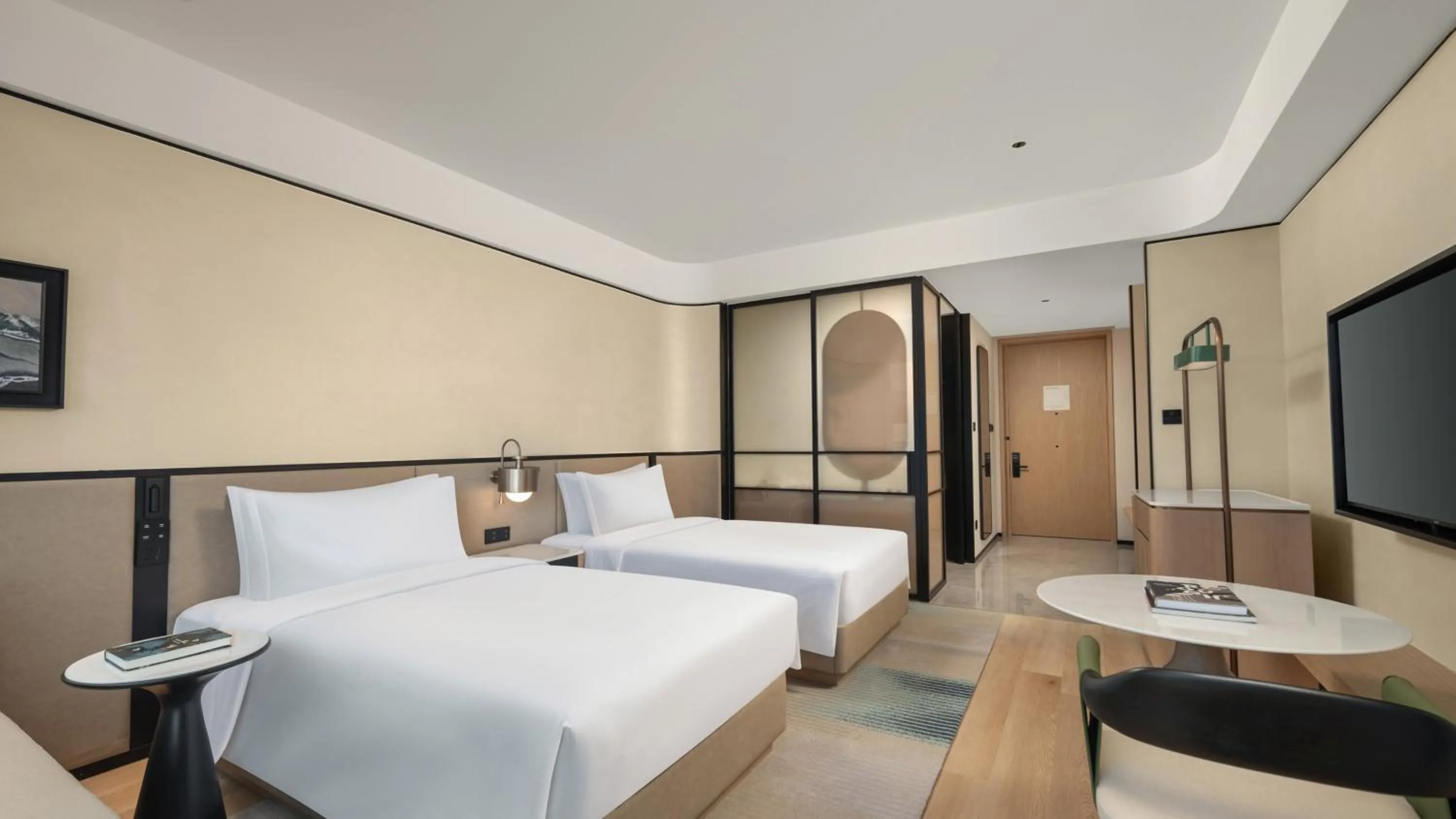 Photo of the whole room, Bed in Holiday Inn Hangzhou GCEC