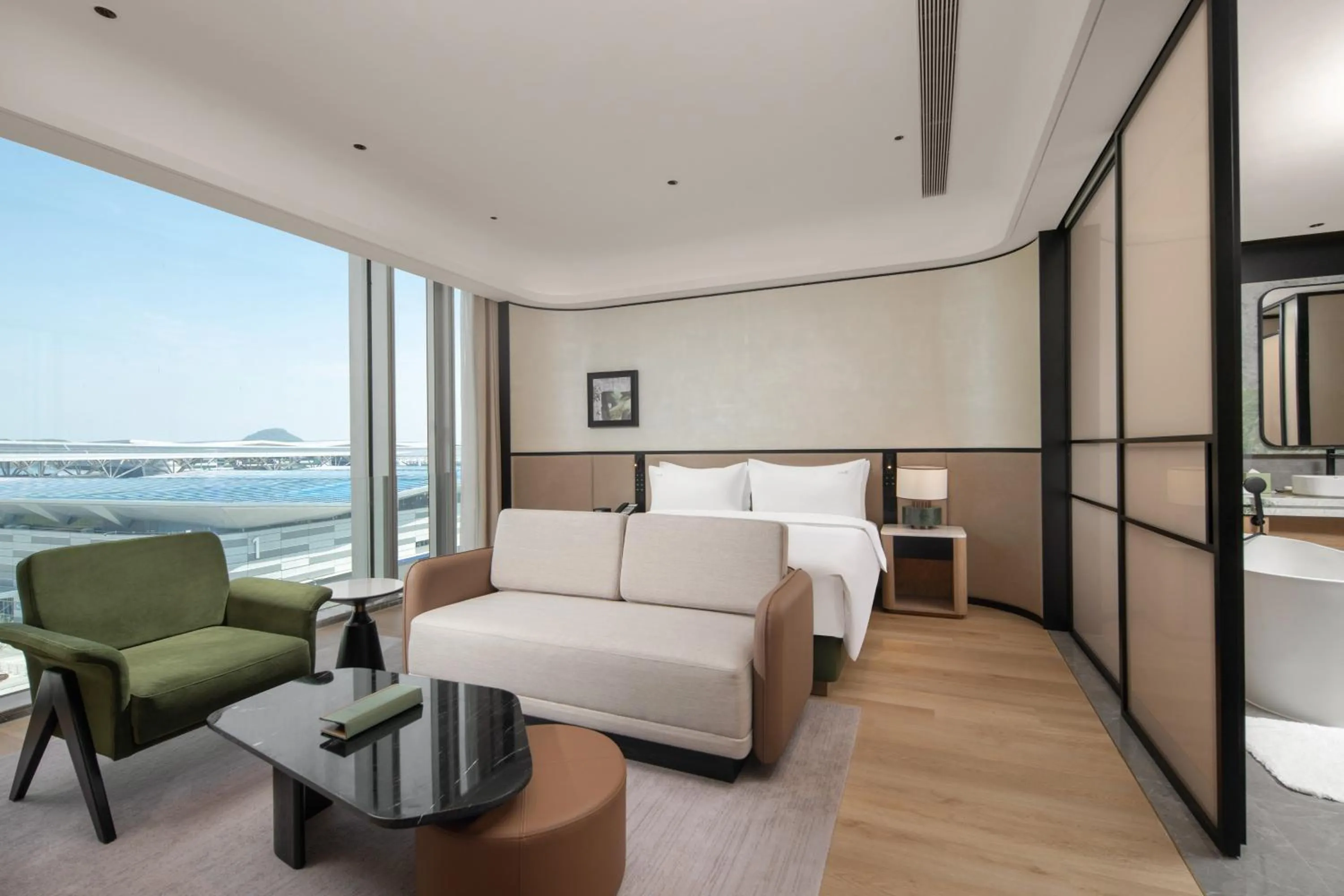 Photo of the whole room, Bed in Holiday Inn Hangzhou GCEC