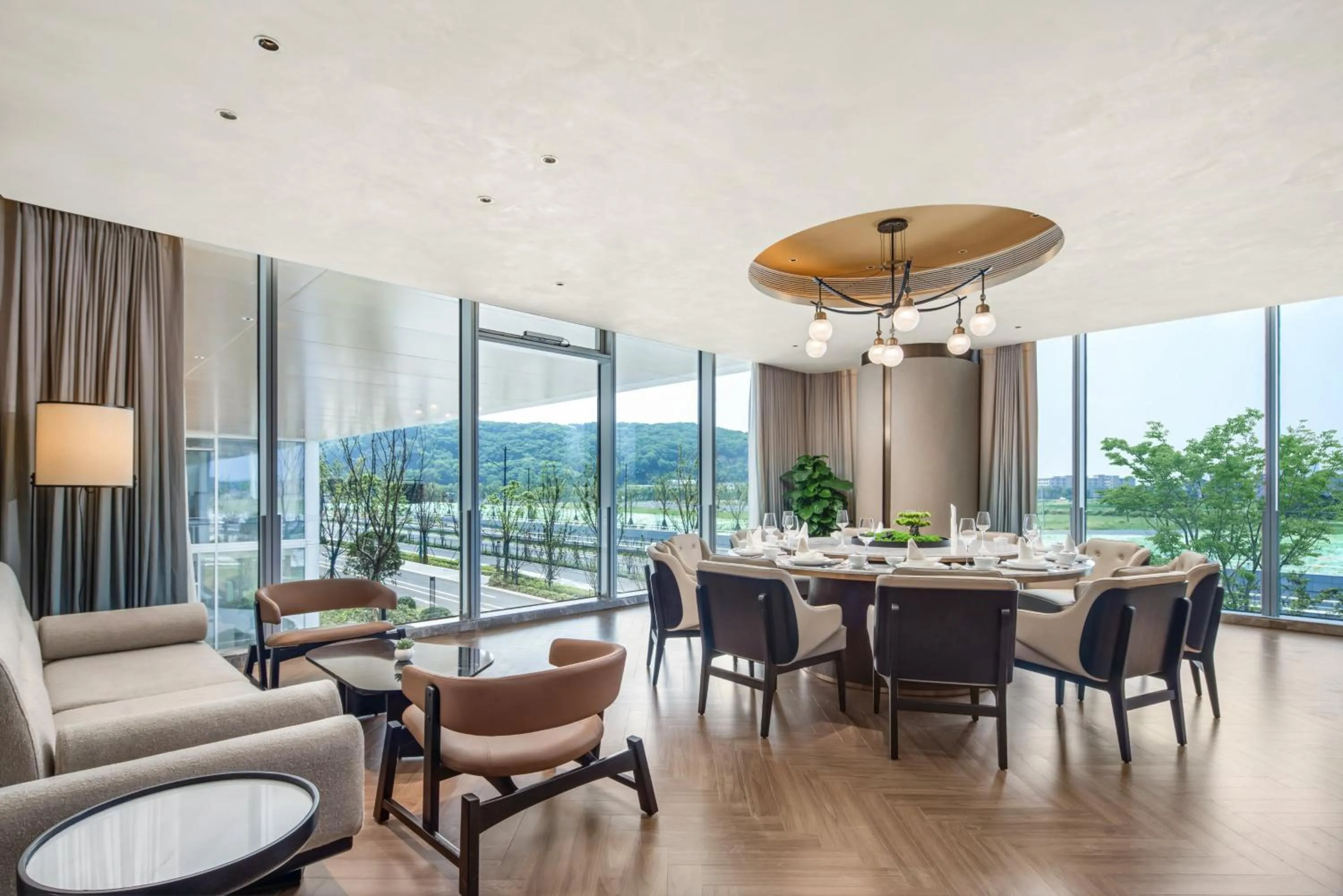 Restaurant/places to eat in Holiday Inn Hangzhou GCEC