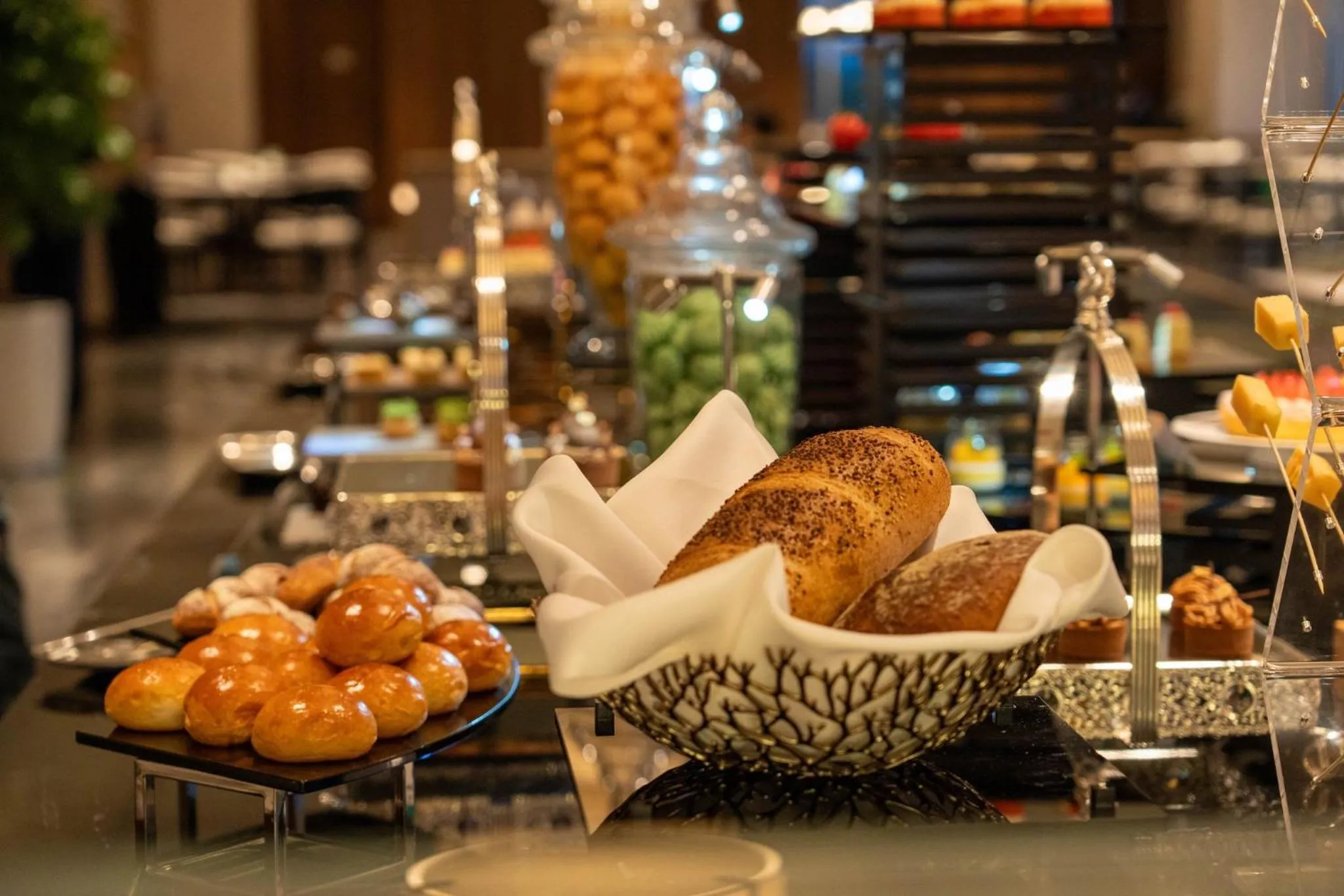 Restaurant/places to eat in Holiday Inn Hangzhou GCEC