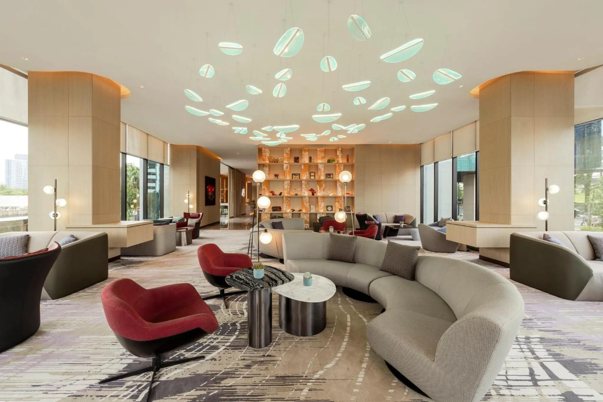 Lounge or bar in Holiday Inn Kuala Lumpur Bangsar by IHG