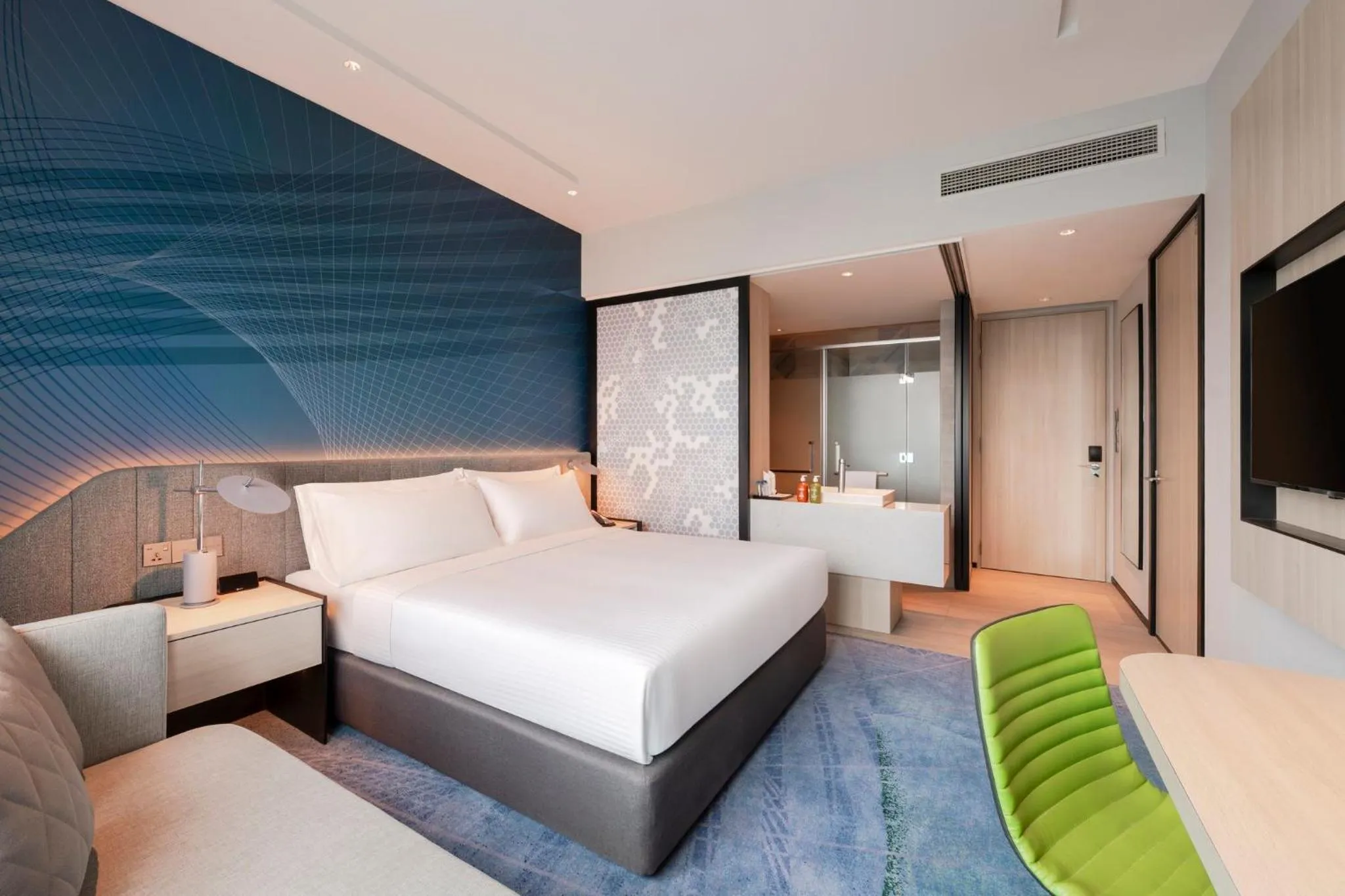 Photo of the whole room, Bed in Holiday Inn Kuala Lumpur Bangsar by IHG