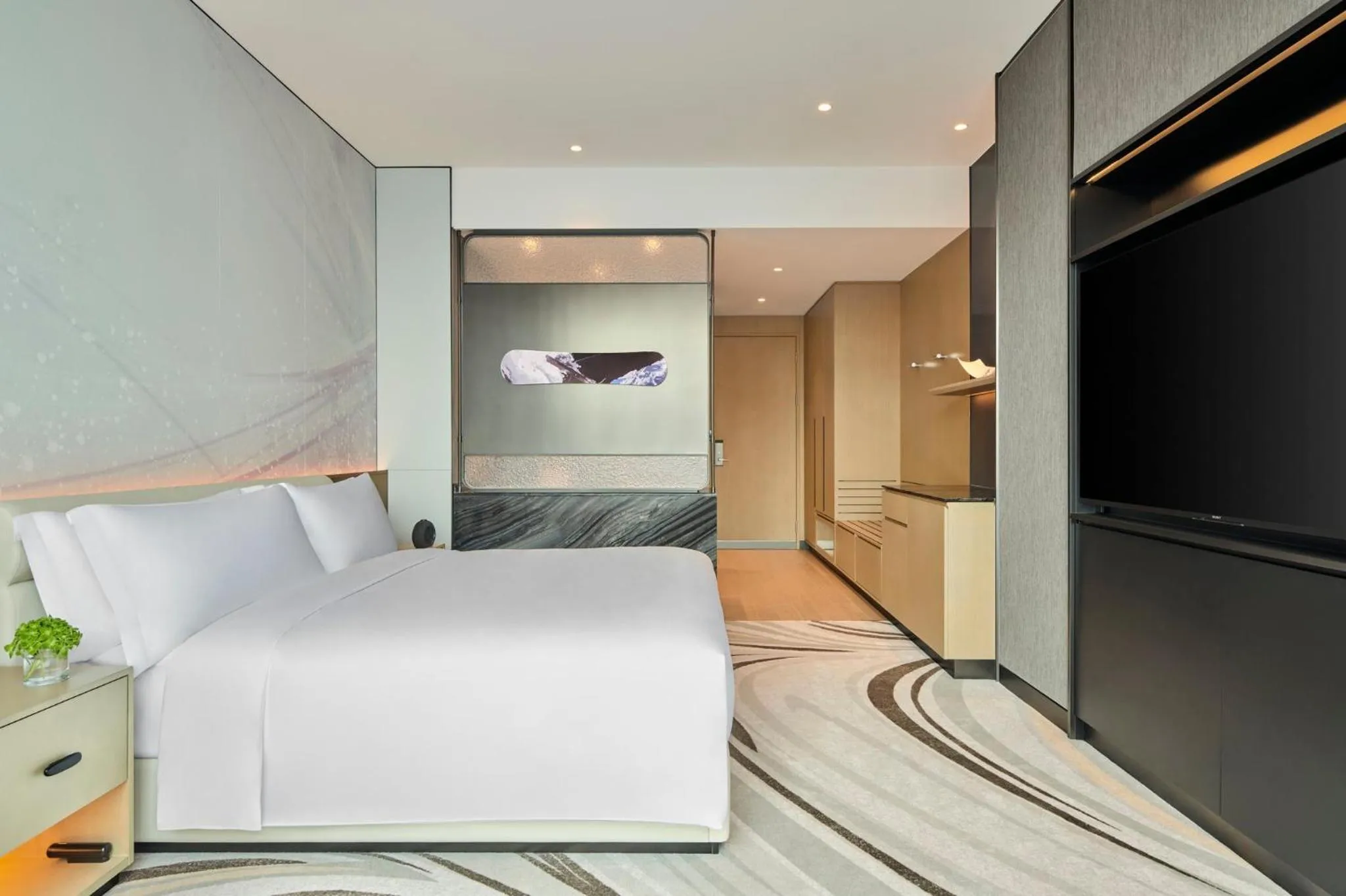 Bedroom, Bed in Crowne Plaza Shanghai Snow World by IHG