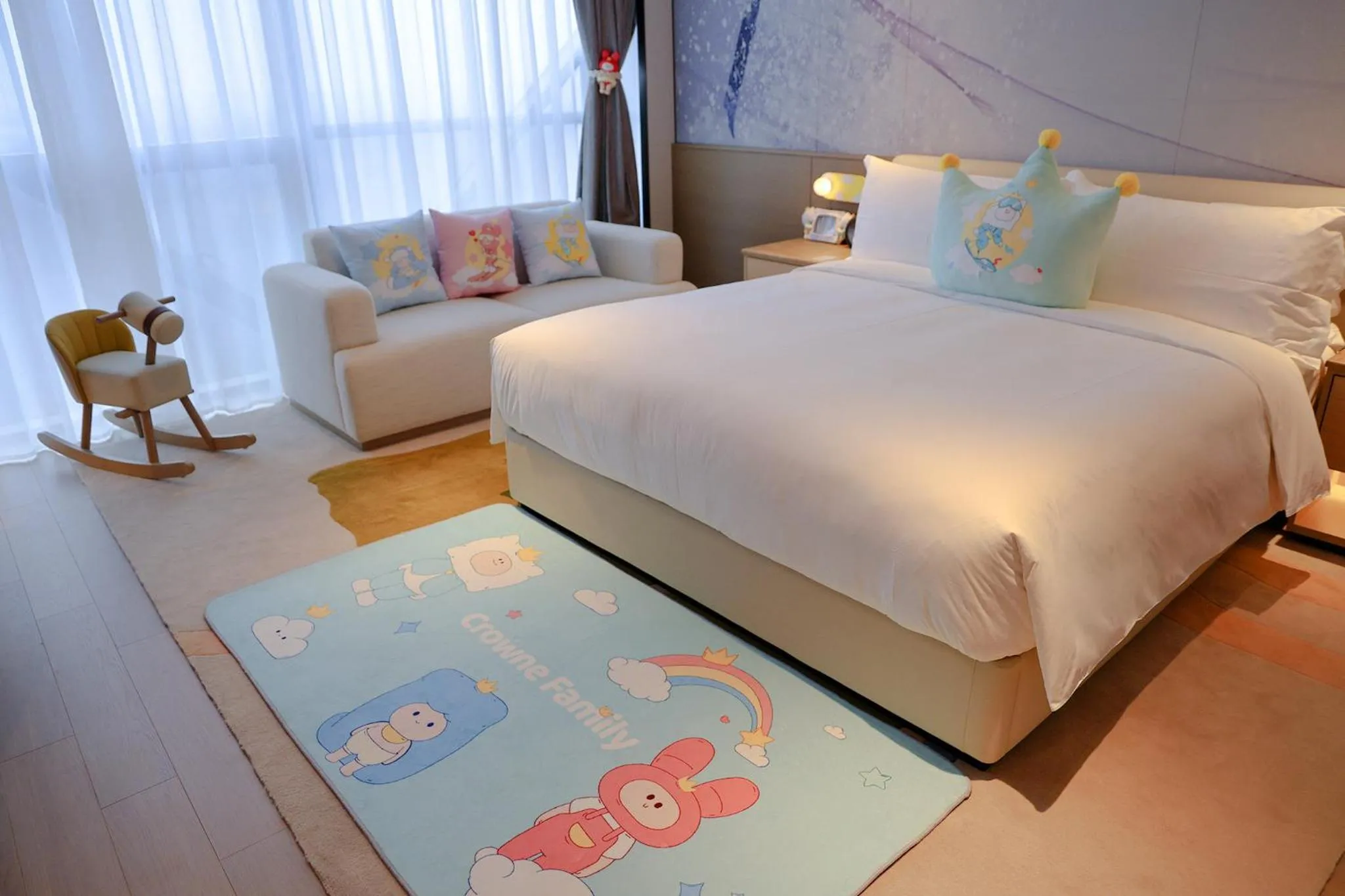 Photo of the whole room, Bed in Crowne Plaza Shanghai Snow World by IHG