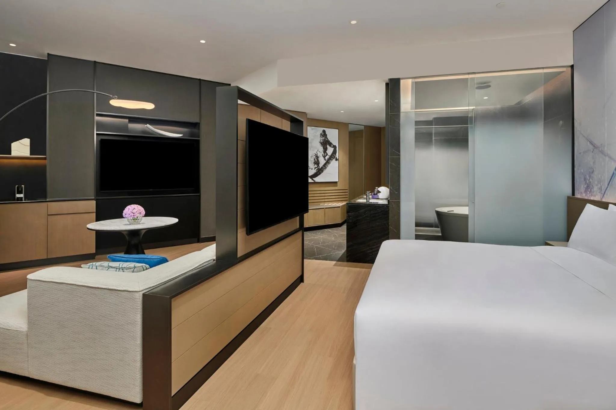 Bedroom, Bed in Crowne Plaza Shanghai Snow World by IHG