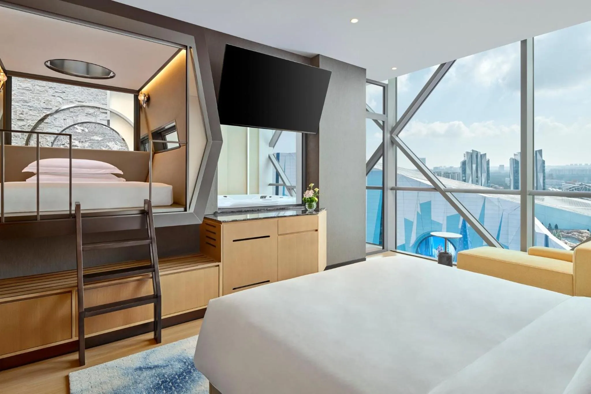 Photo of the whole room, Bed in Crowne Plaza Shanghai Snow World by IHG