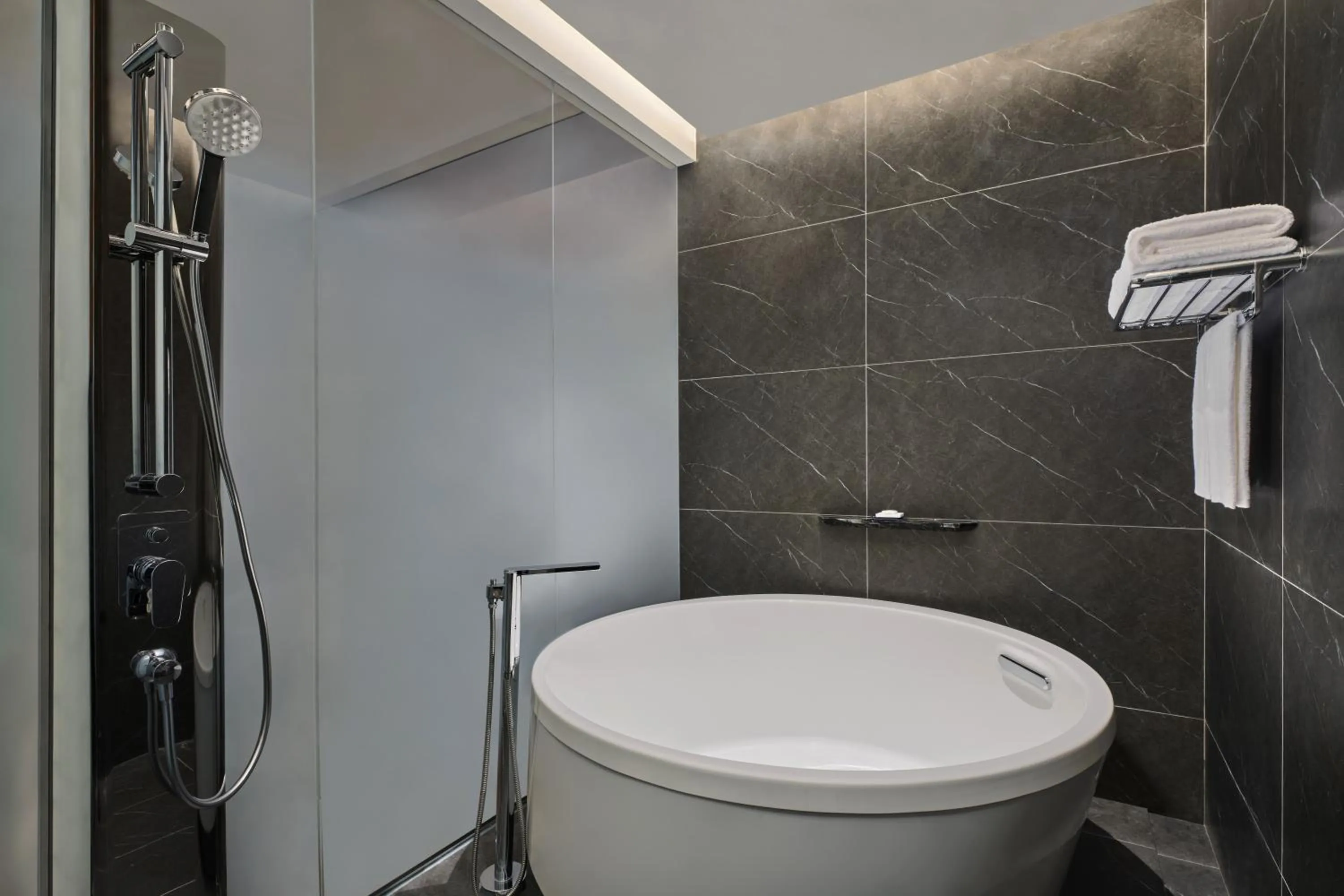 Shower in Crowne Plaza Shanghai Snow World by IHG