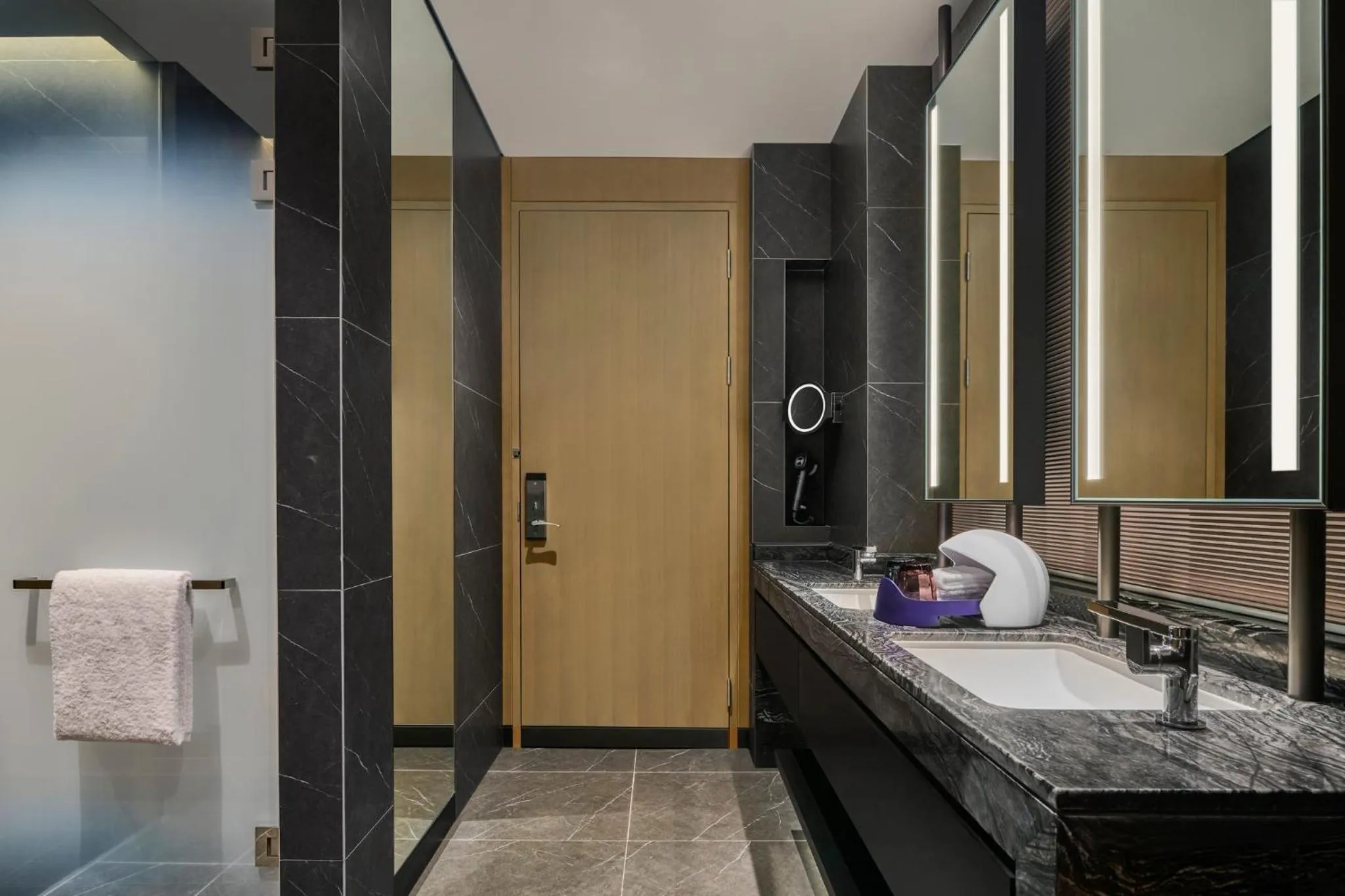 Photo of the whole room in Crowne Plaza Shanghai Snow World by IHG