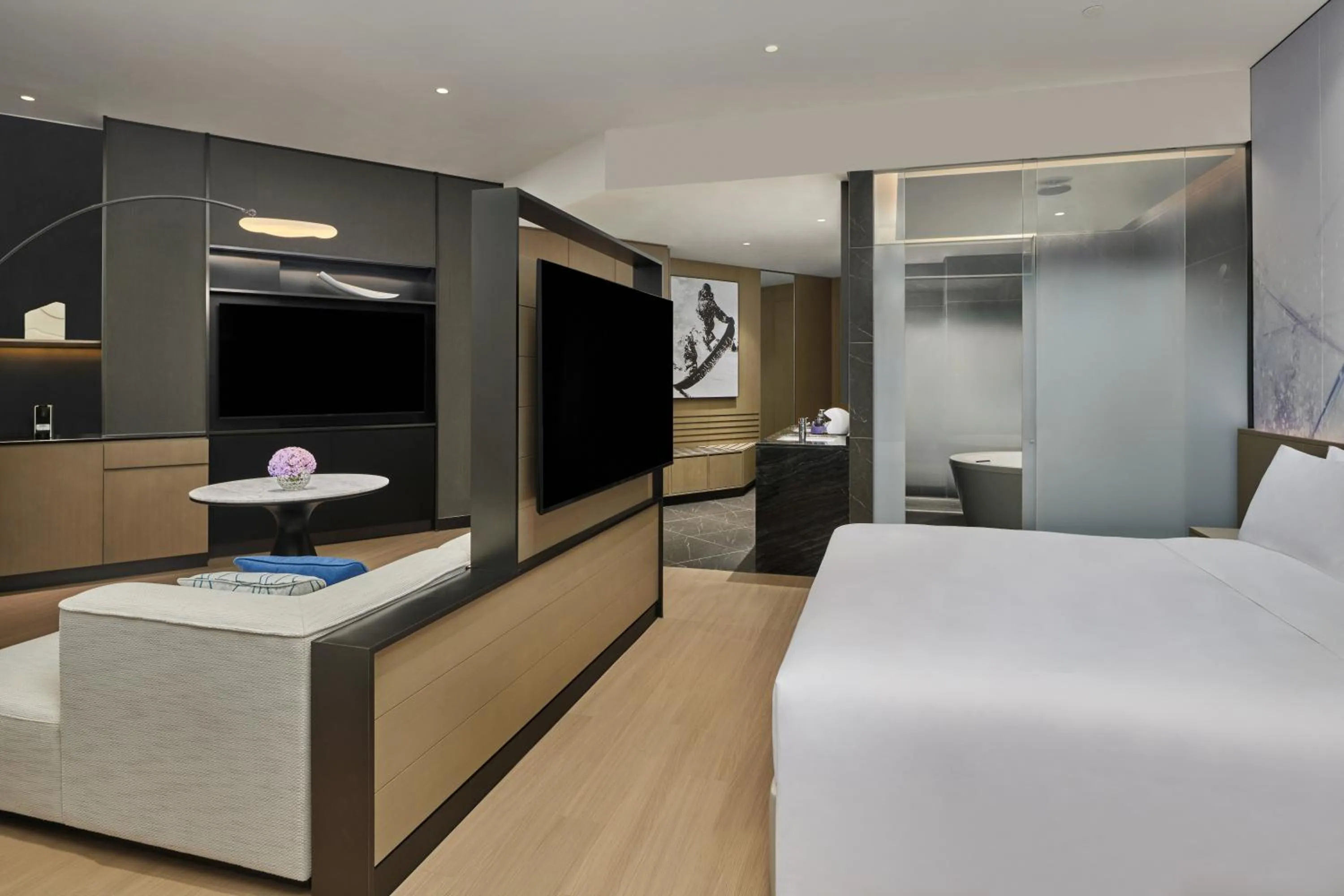 Bedroom, Bed in Crowne Plaza Shanghai Snow World by IHG