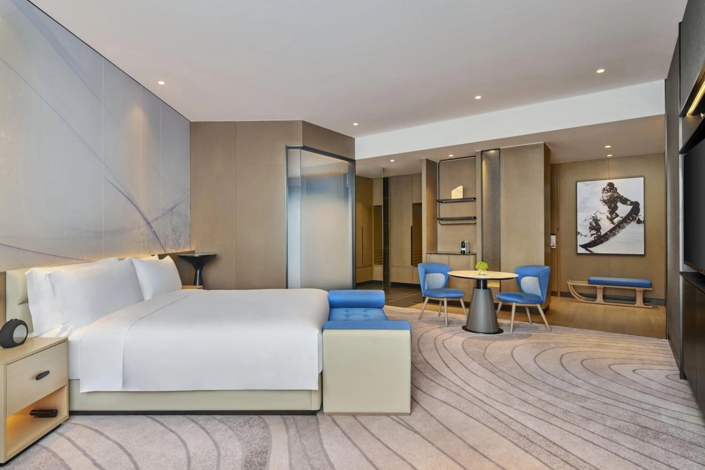 Bedroom in Crowne Plaza Shanghai Snow World by IHG