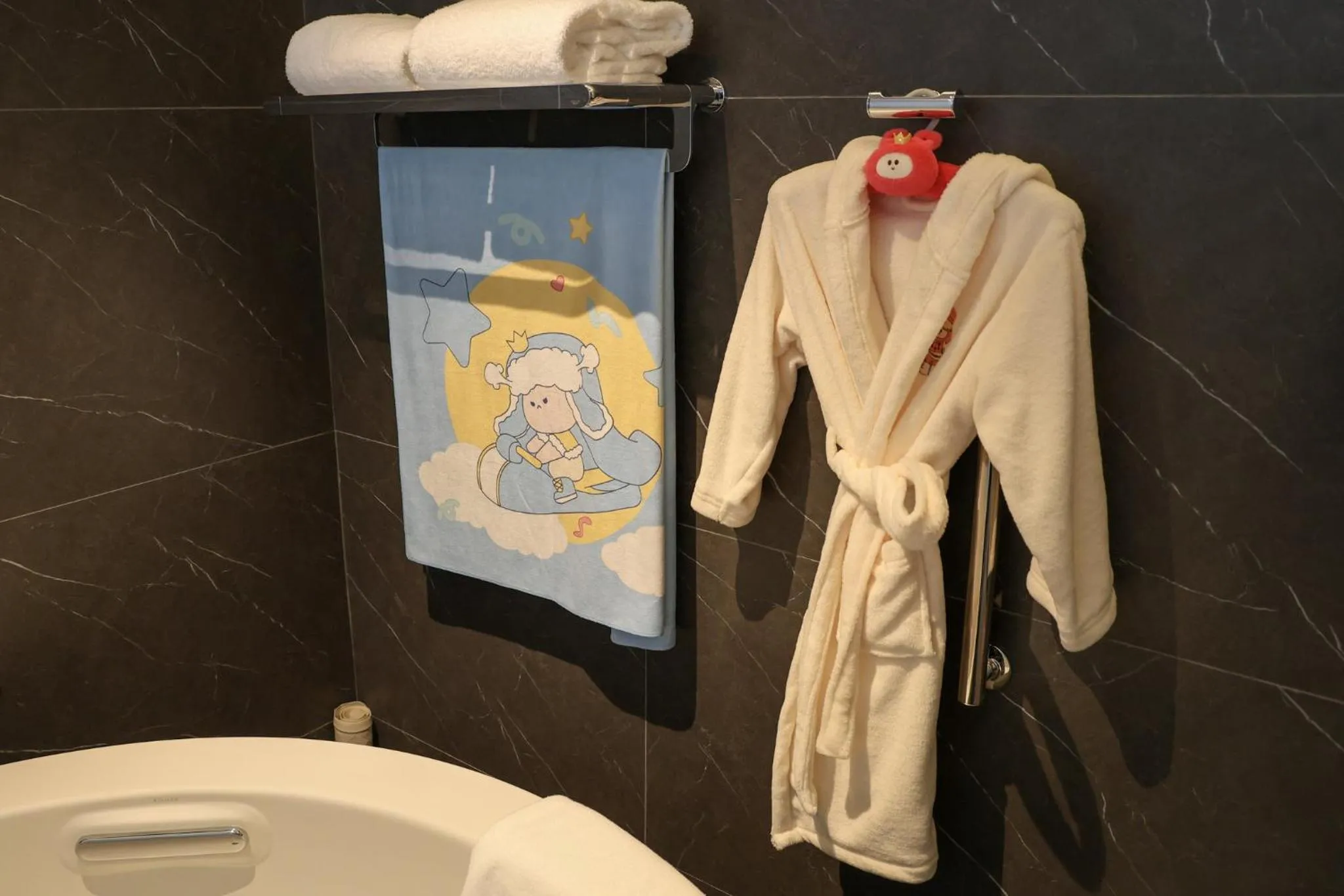 Photo of the whole room in Crowne Plaza Shanghai Snow World by IHG