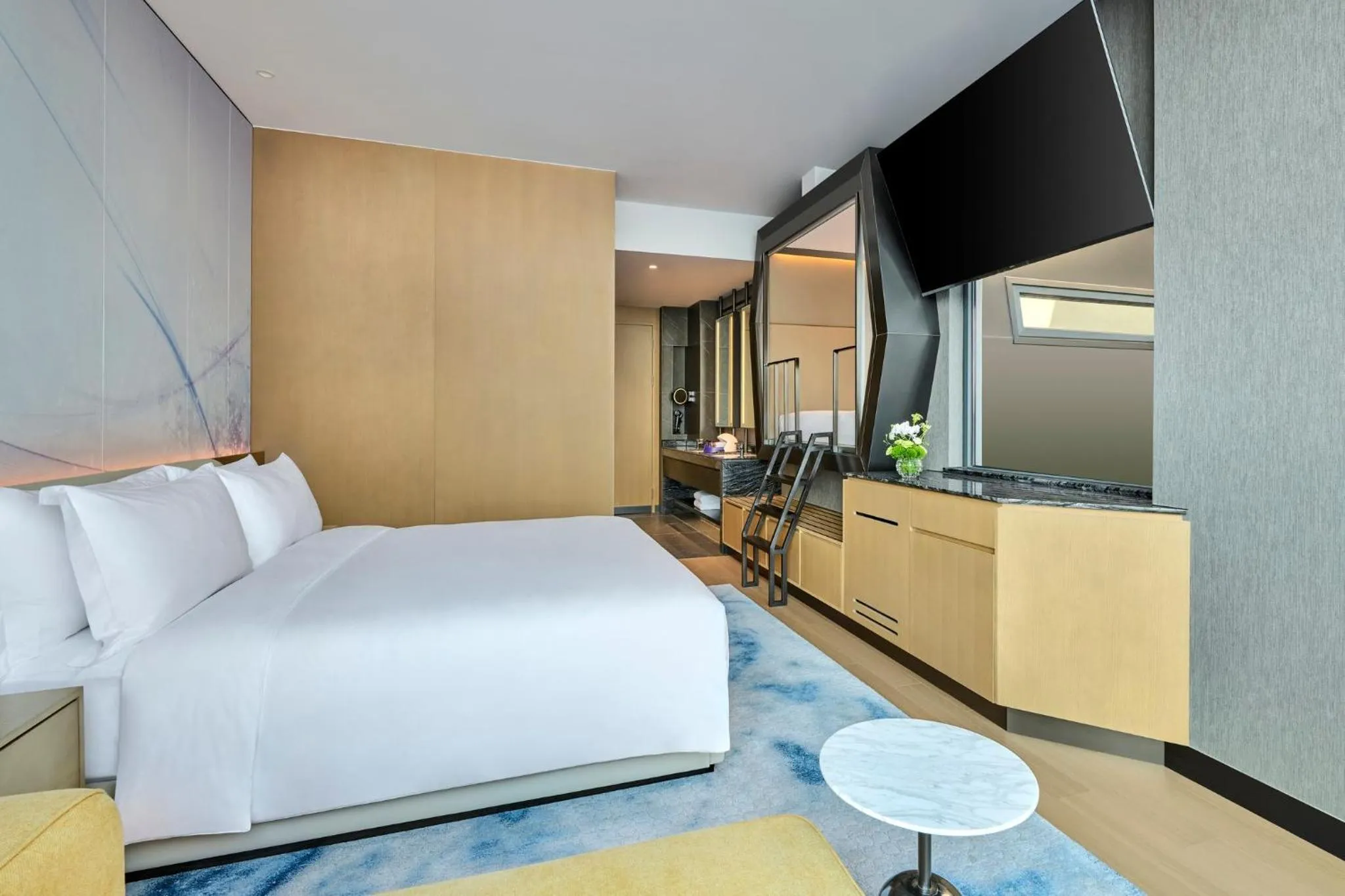 Photo of the whole room, Bed in Crowne Plaza Shanghai Snow World by IHG