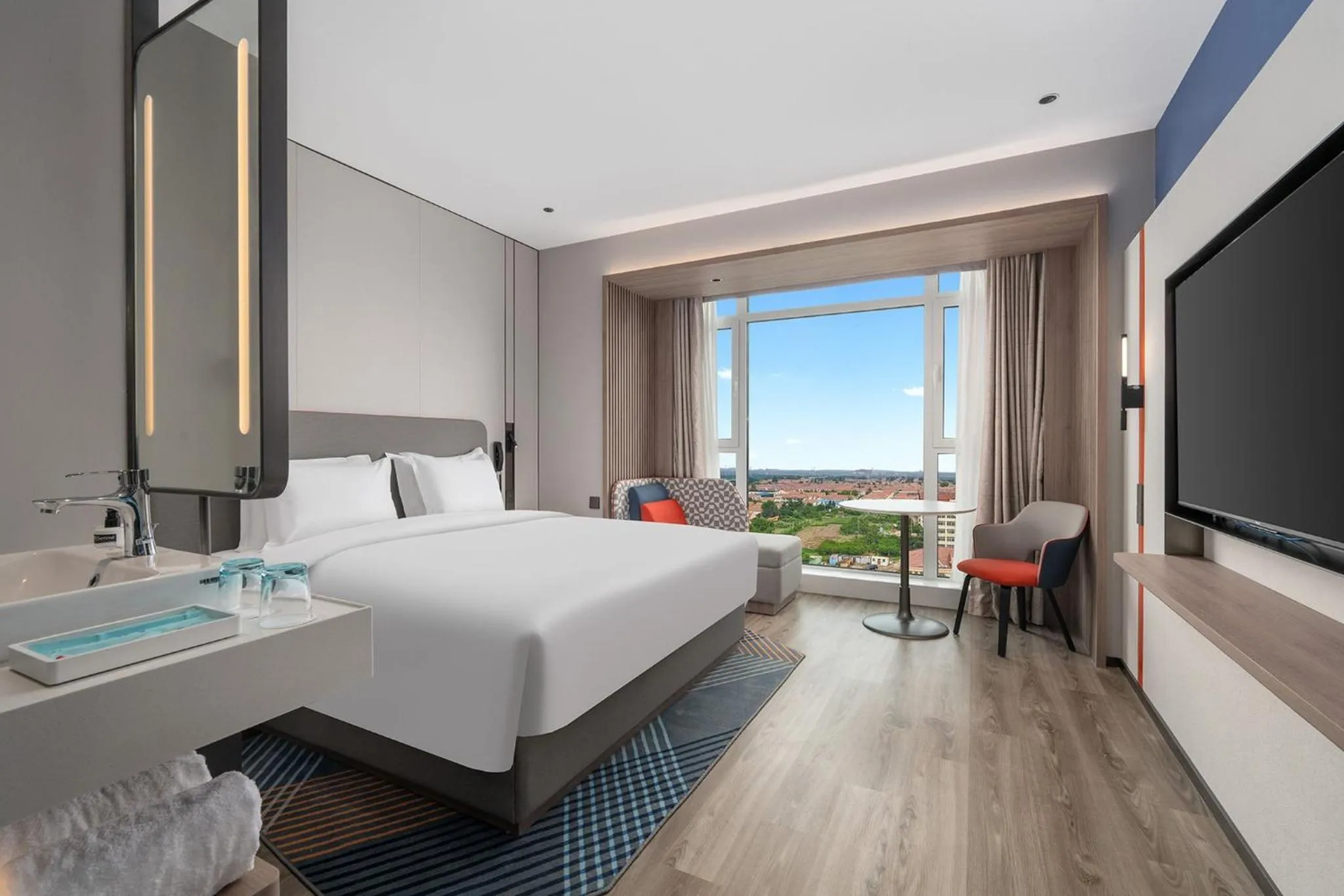Photo of the whole room, Bed in Holiday Inn Express Qingdao Hongdao Station by IHG - Qingdao International Airport