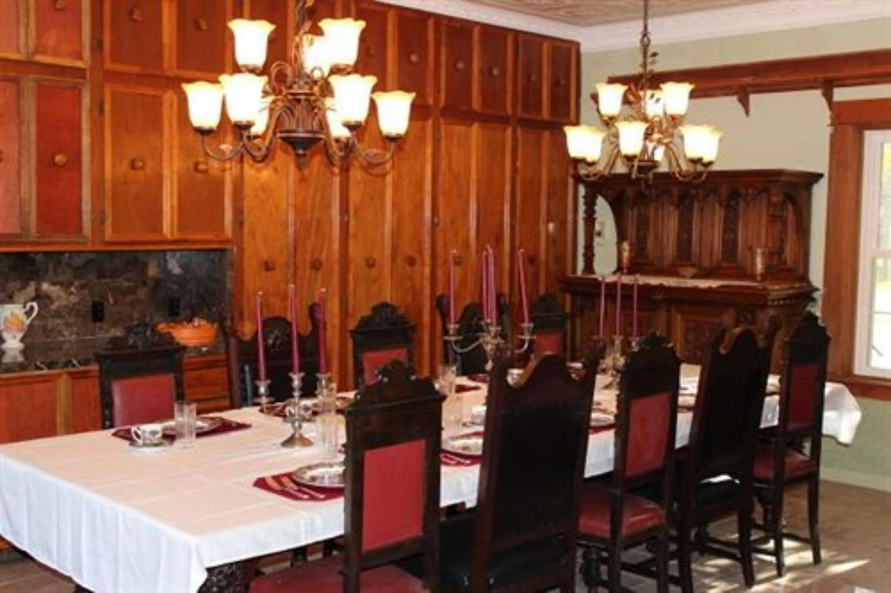 Dining area in Millsap-Baker Estate