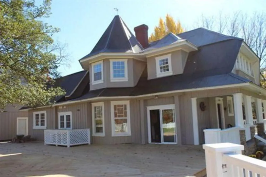 Property building in Millsap-Baker Estate