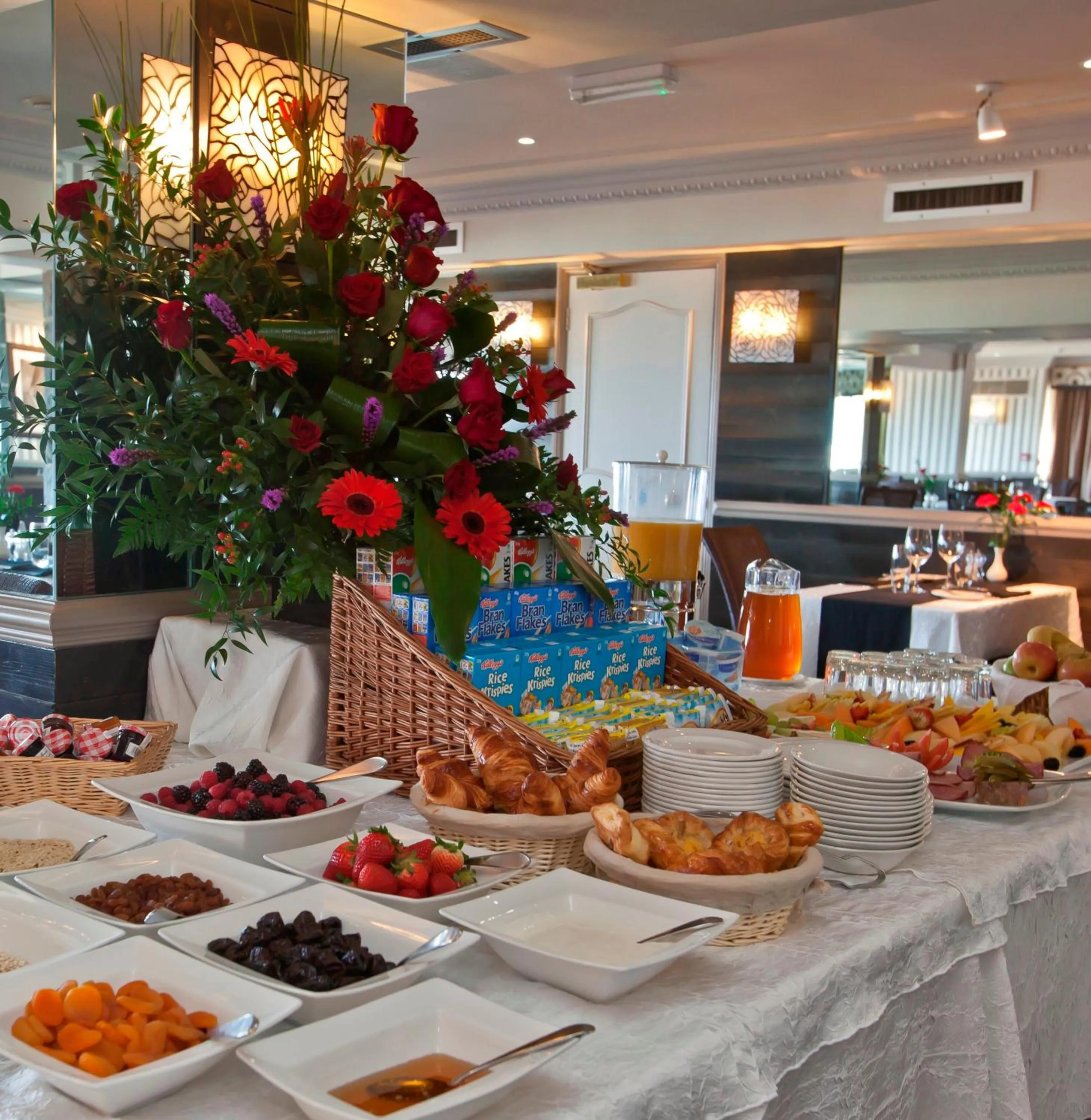 Restaurant/places to eat in Cobo Bay Hotel