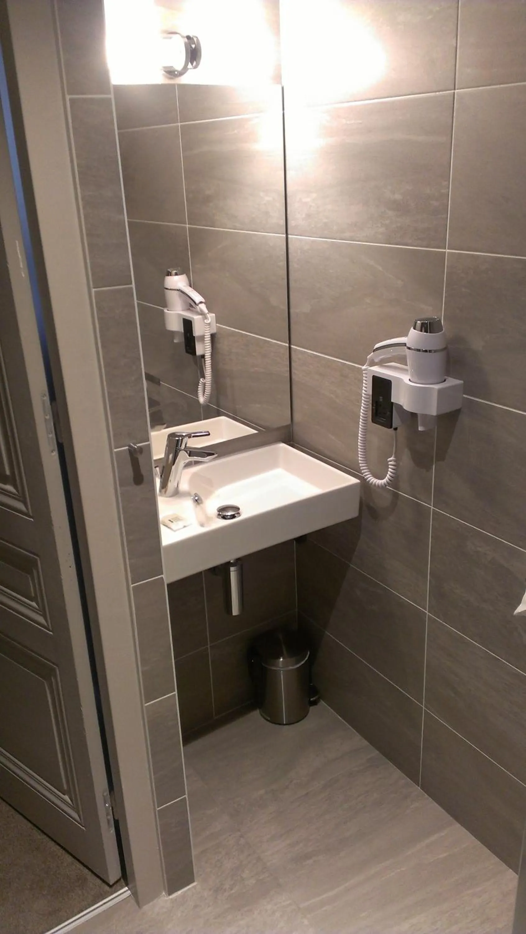 Bathroom in Hôtel Vaubecour - Centre Lyon Ainay - Perrache