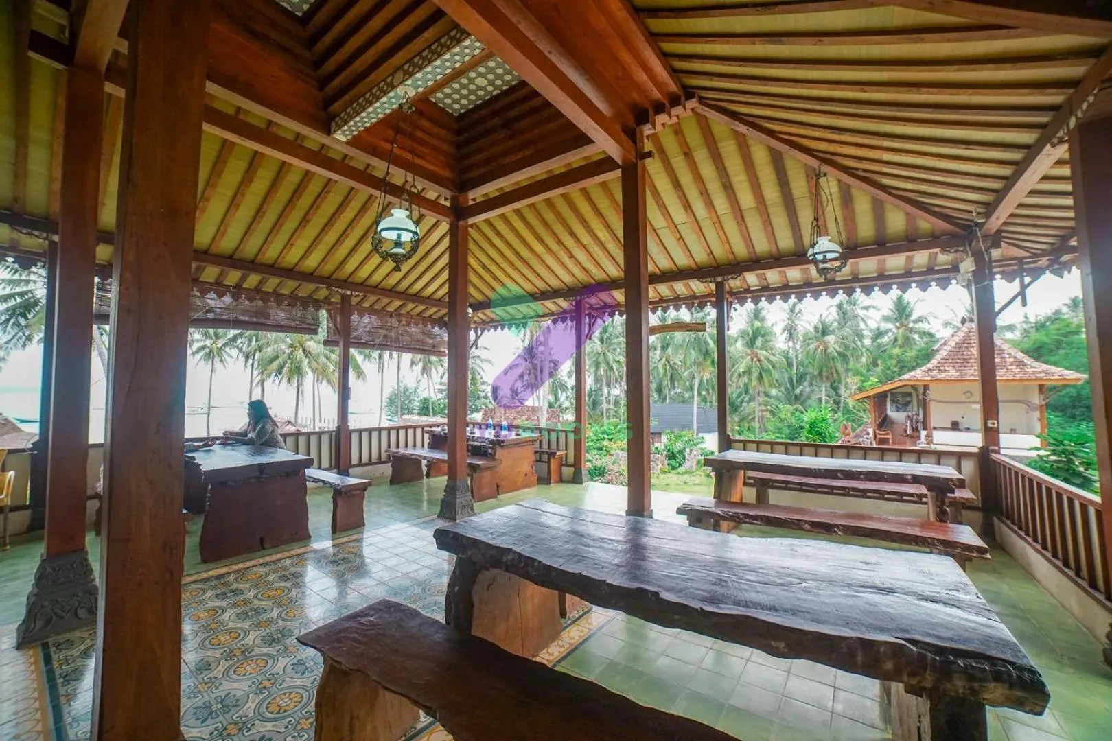 Restaurant/places to eat in Arys Lagoon Bungalow & Hotel