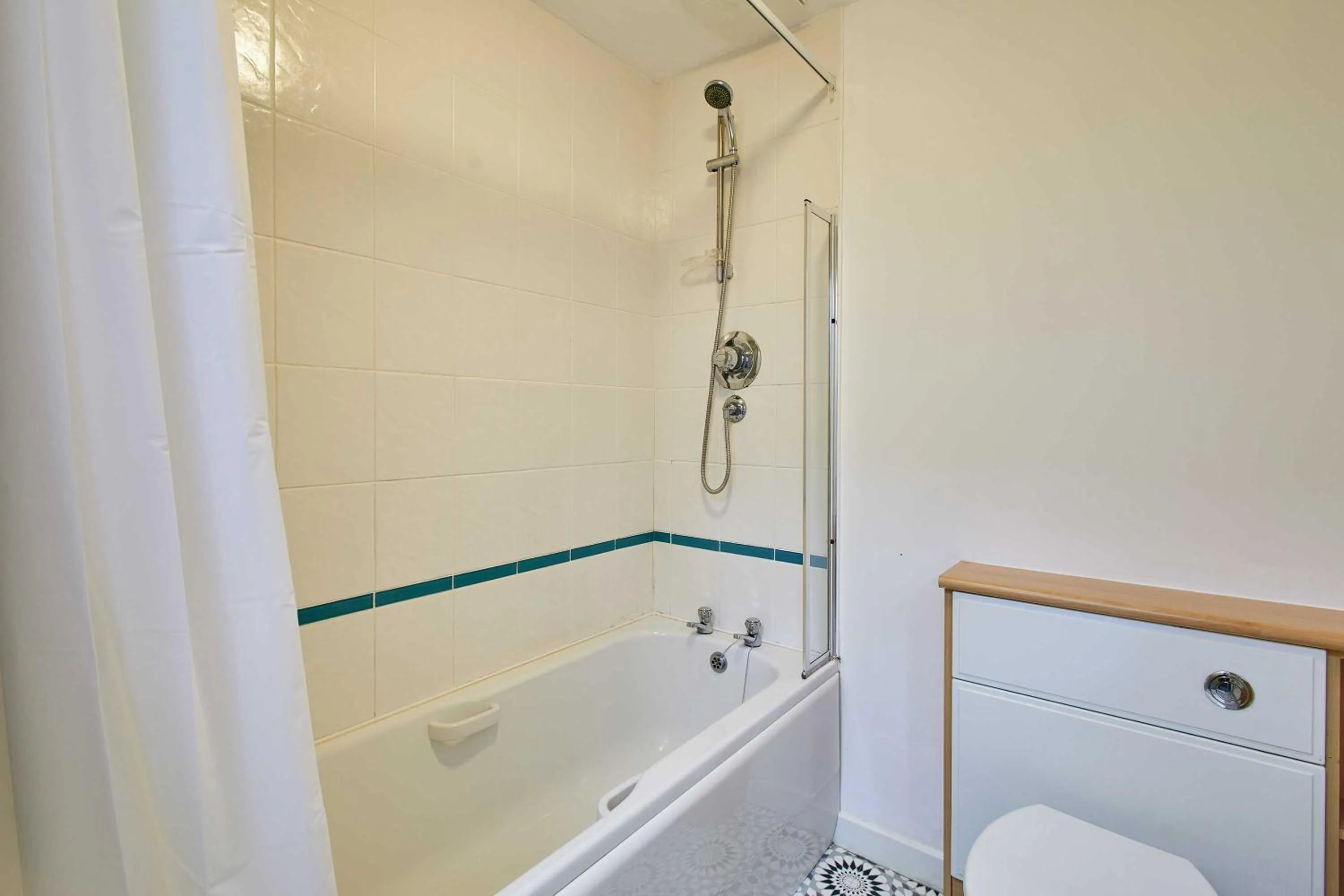 Shower in Host & Stay - Maddren Way
