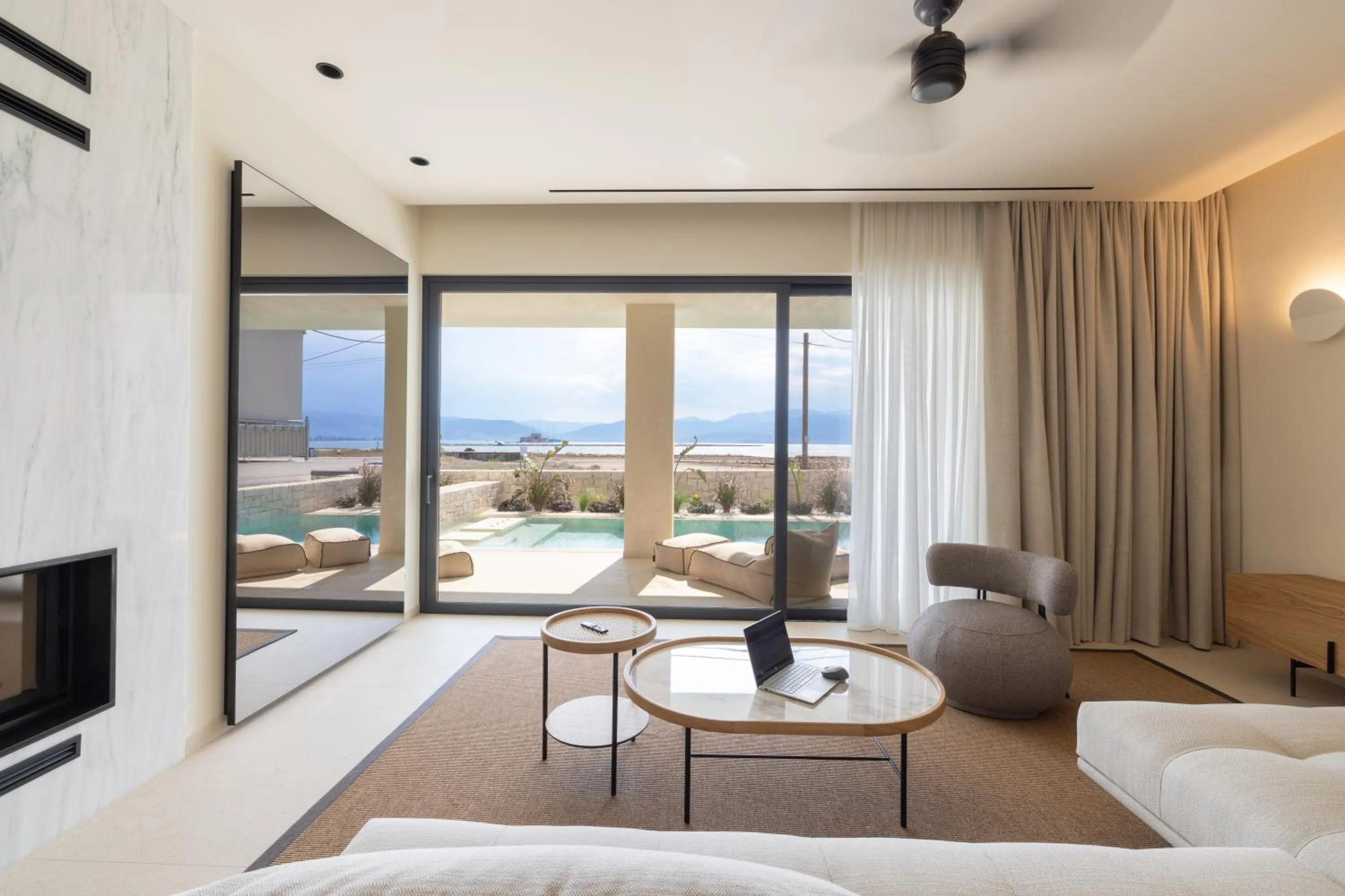 Living room, Bed in Ilva Suites