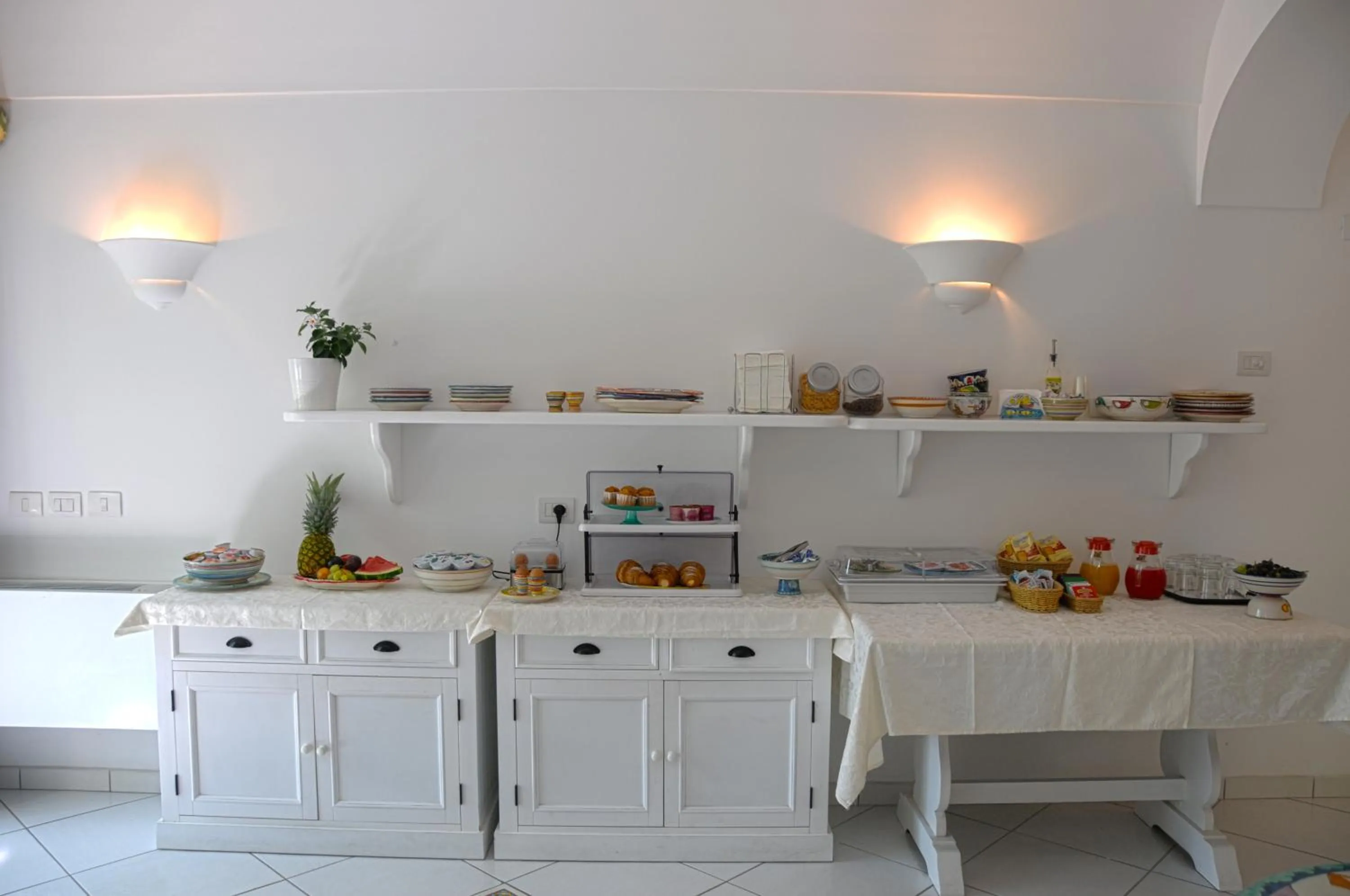 Continental breakfast in Hotel Dimora Fornillo