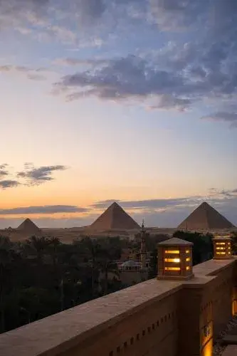 Taj Pyramids inn - Pyramids View Rooftop Taj Pyramids inn - Pyramids View Rooftop