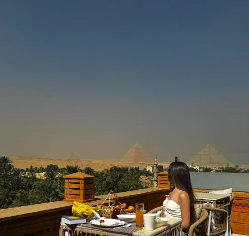 Taj Pyramids inn - Pyramids View Rooftop