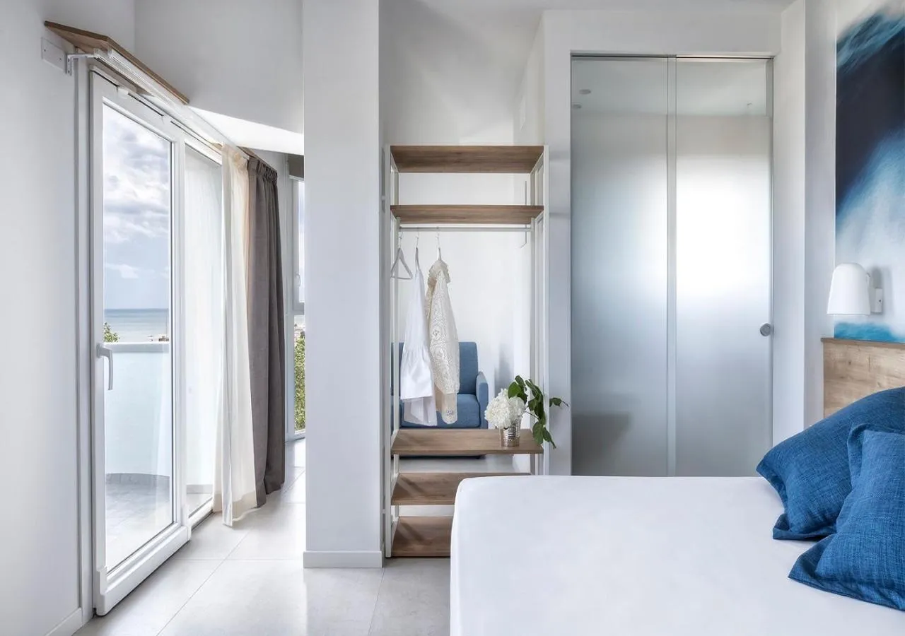 Photo of the whole room, Bed in Hotel Meeting