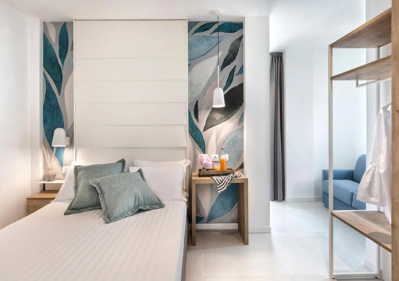 Photo of the whole room, Bed in Hotel Meeting