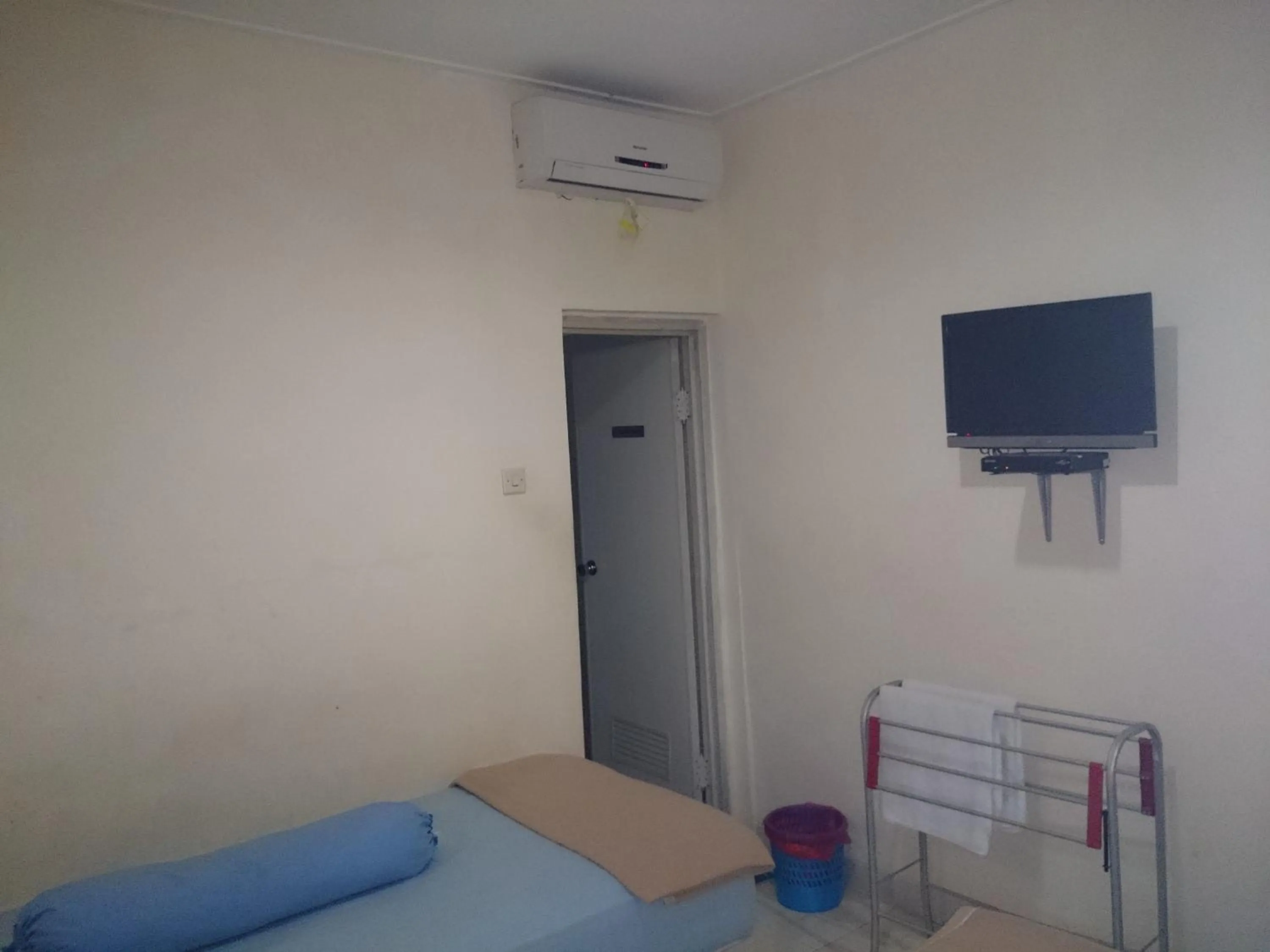 Bed in Pondok Seruni Kemanggisan Jakarta