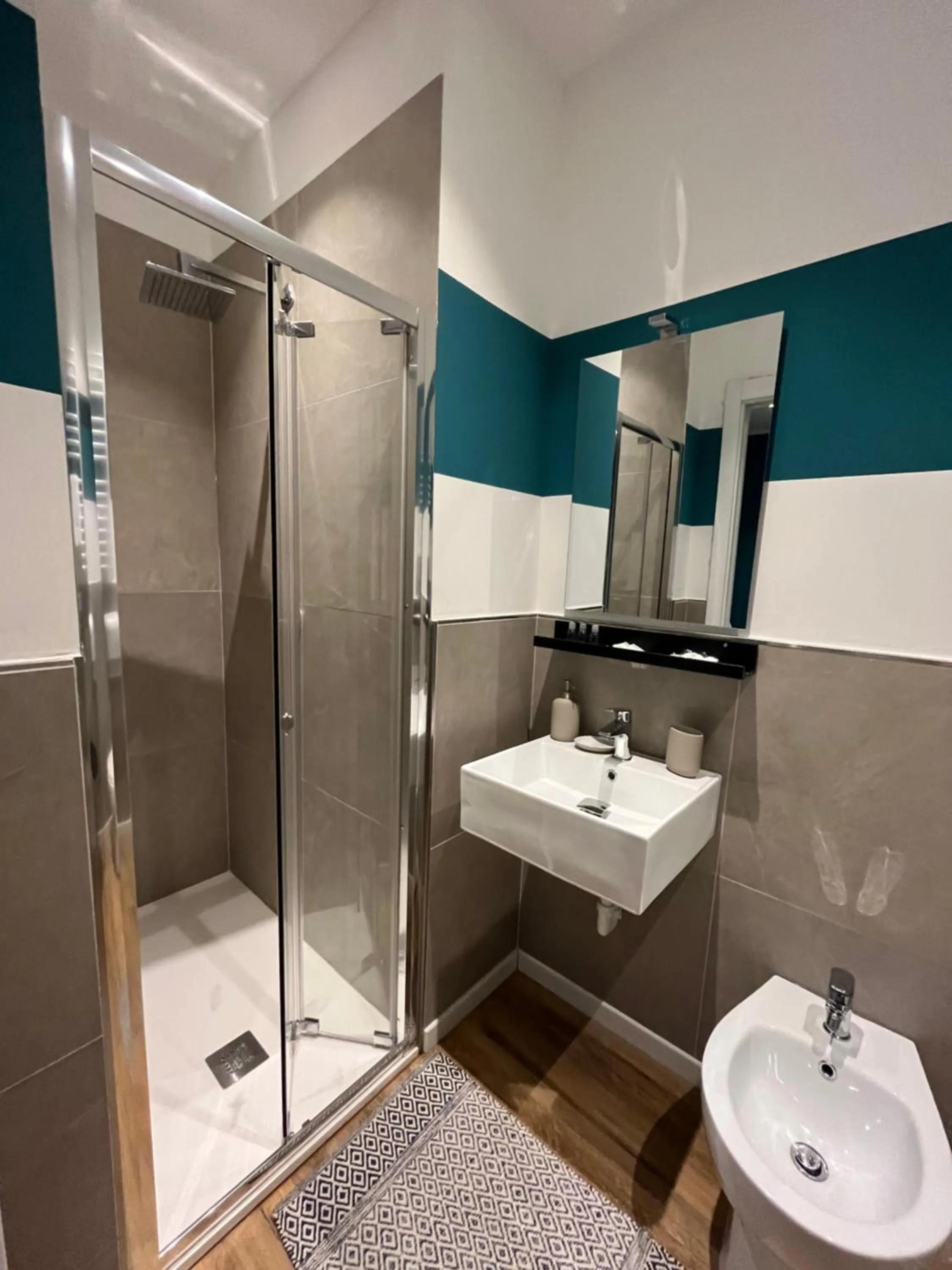 Shower in Apartment Hotel Marchesini