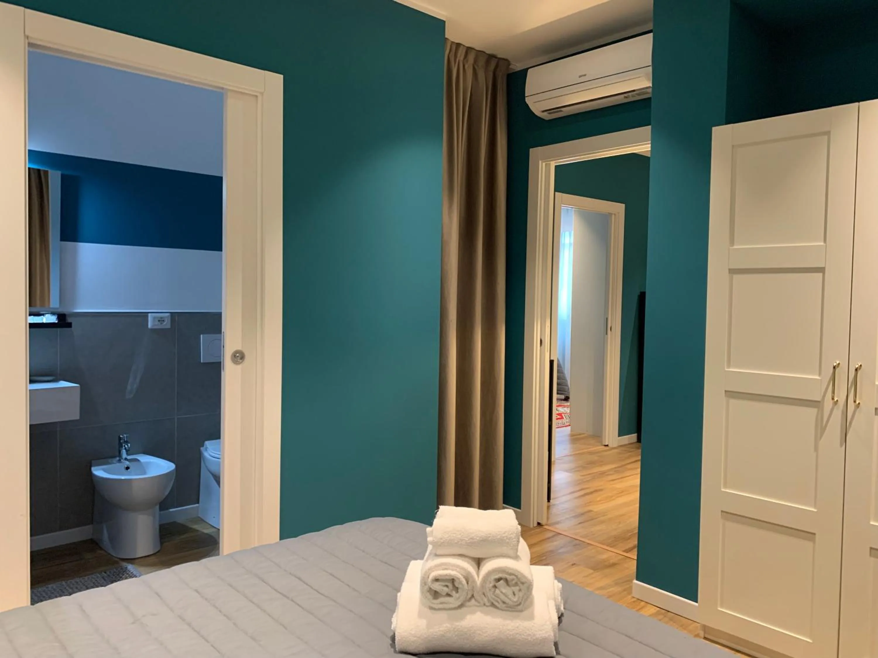 Toilet, Bed in Apartment Hotel Marchesini