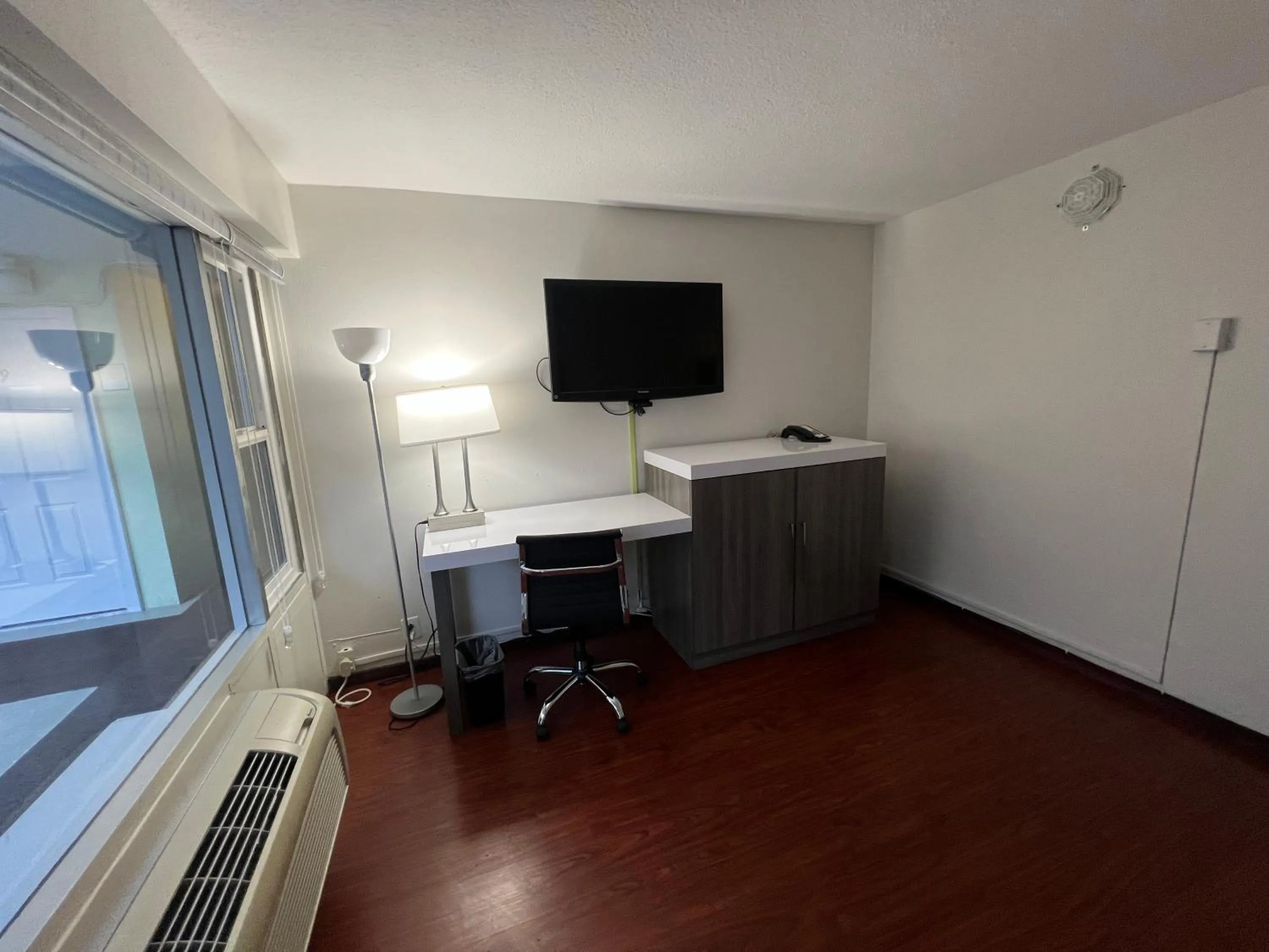 TV and multimedia in The Dylan, a Baymont by Wyndham