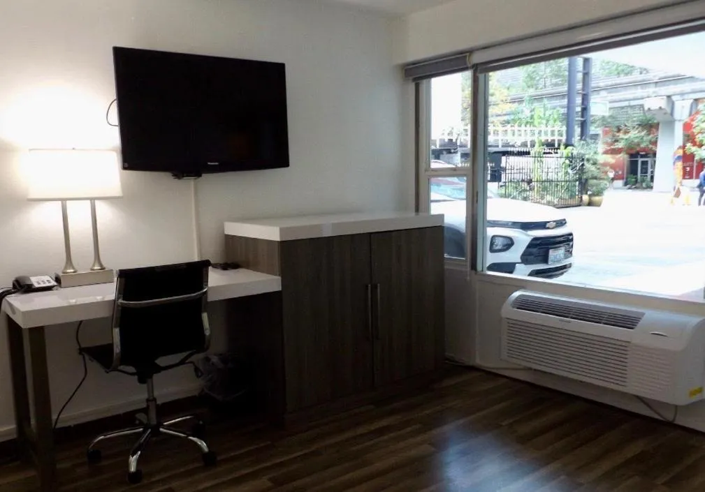 Communal lounge/ TV room in The Dylan, a Baymont by Wyndham