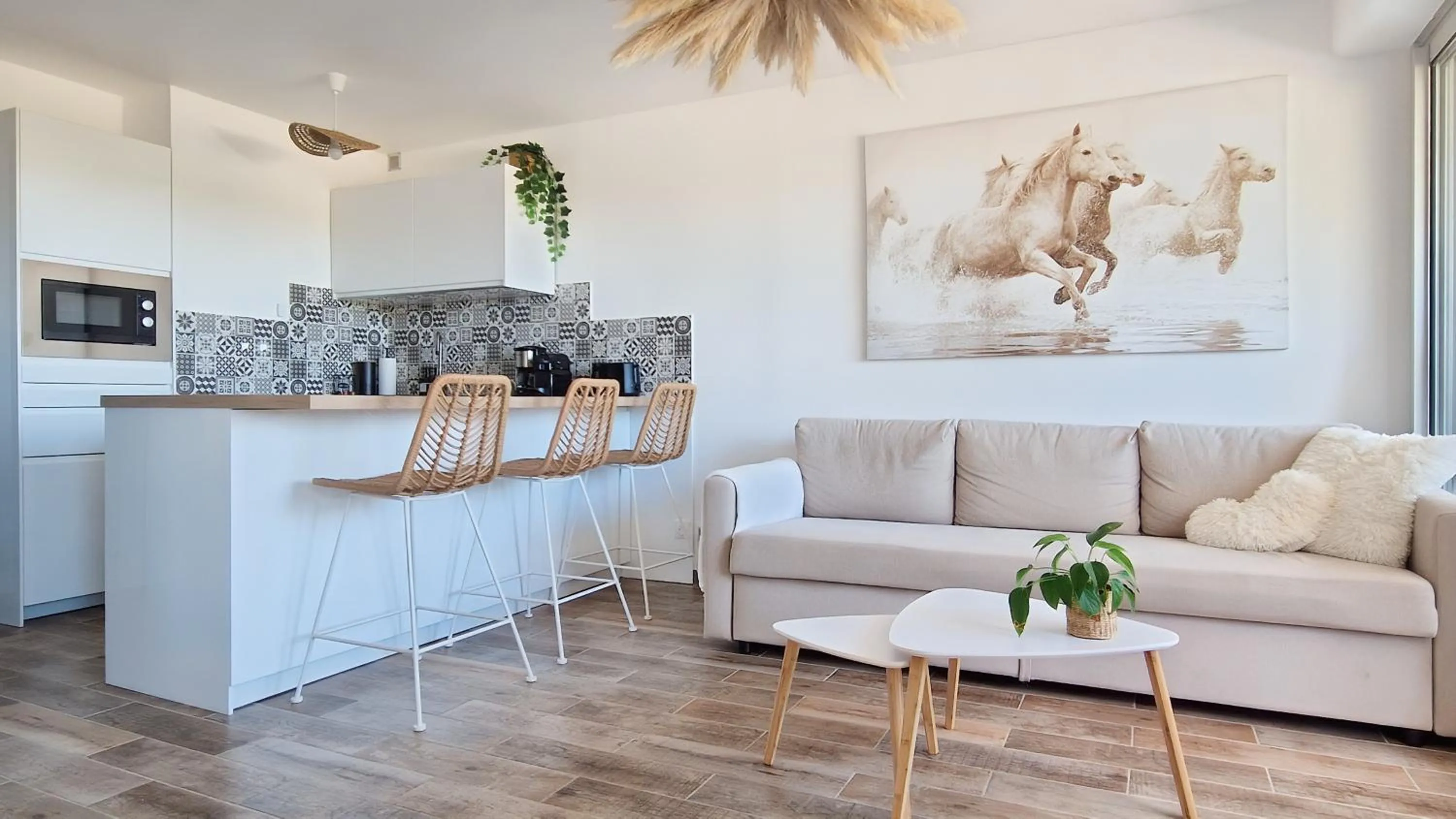 Living room in Sable & Pampas - Meublé de Tourisme 5 étoiles - Vue Panoramique & Terrasse - Climatisation - Plage à 200m